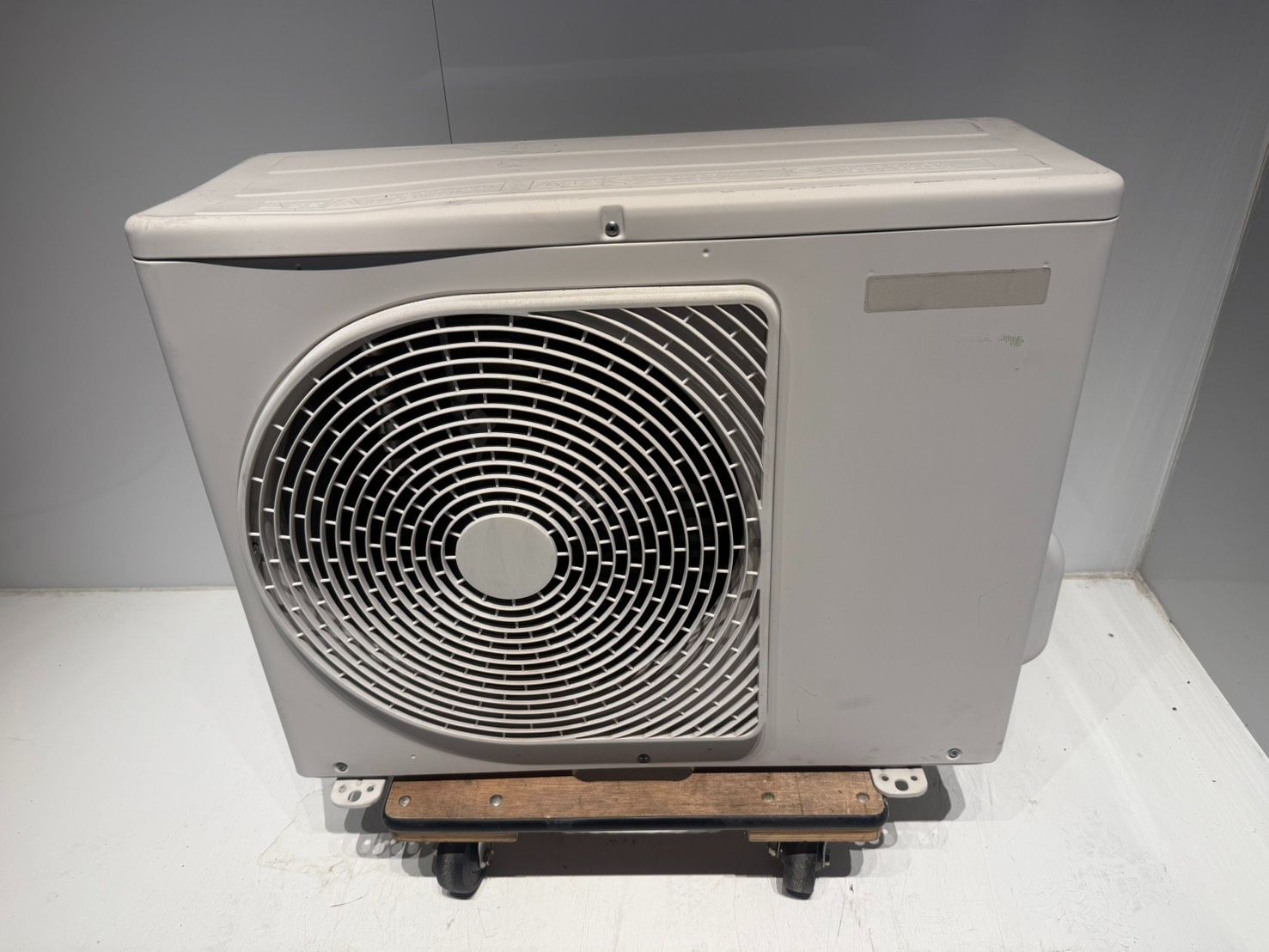 311 TOSHIBA 2022年製エアコン 6～8畳用 整備済み - メルカリ