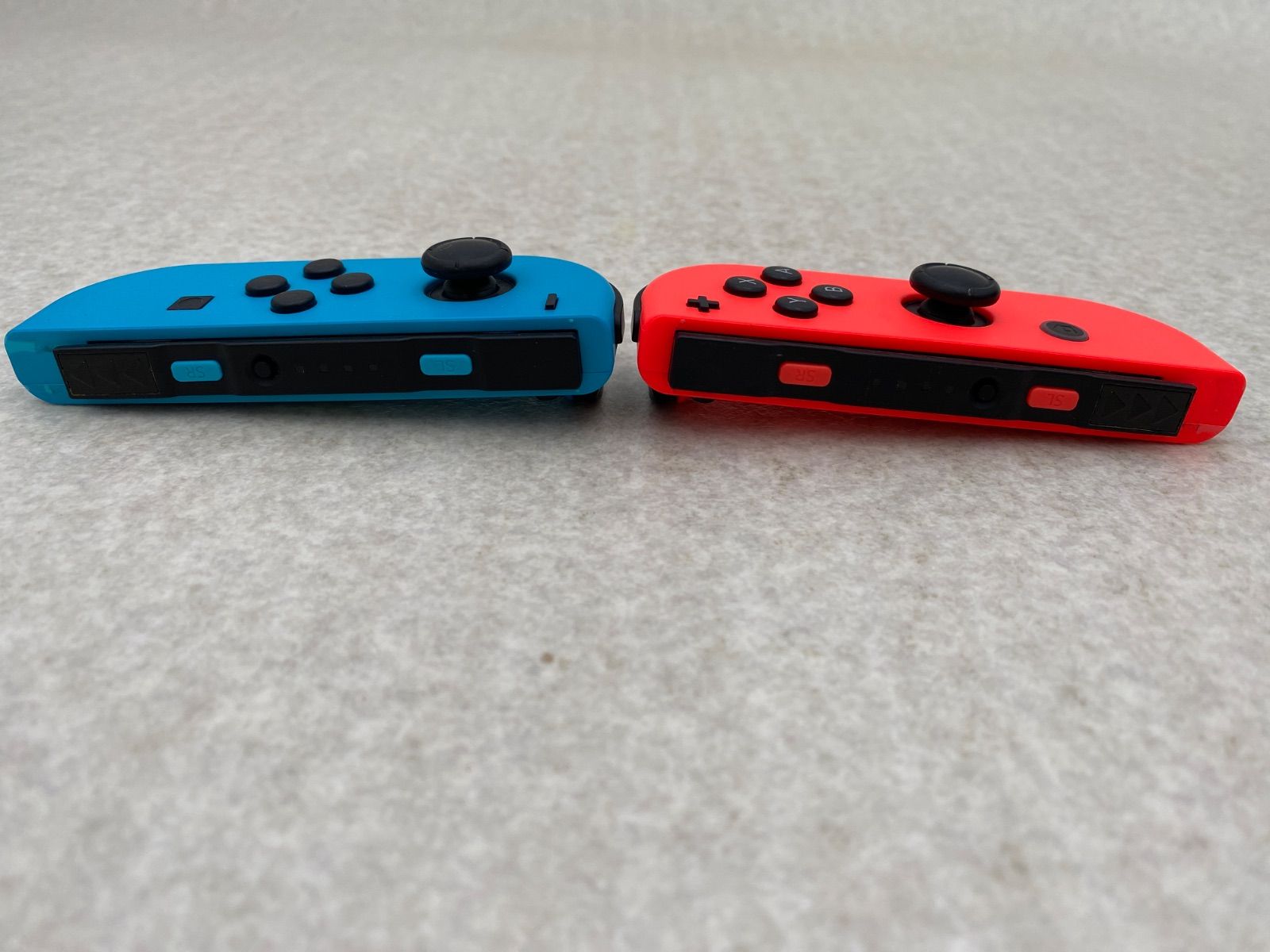 ◇Nintendo Switch Joy－Con（L） ネオンブルー／（R） ネオンレッド
