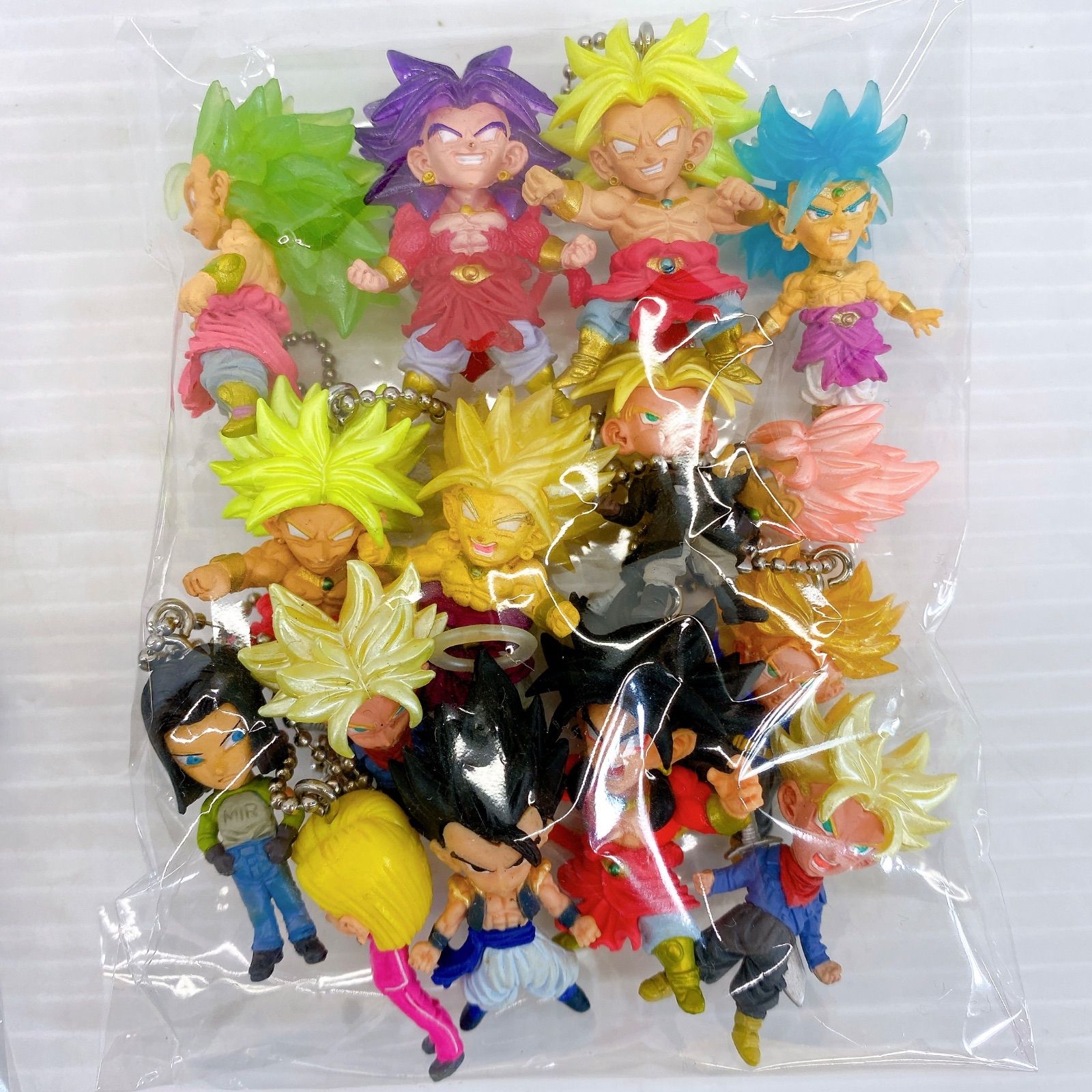 ミニフィギュア　キーホルダー　バッジ　いろいろセット ◇ ドラゴンボール ミニフィギュア キーホルダー 60体 まとめて 現状品