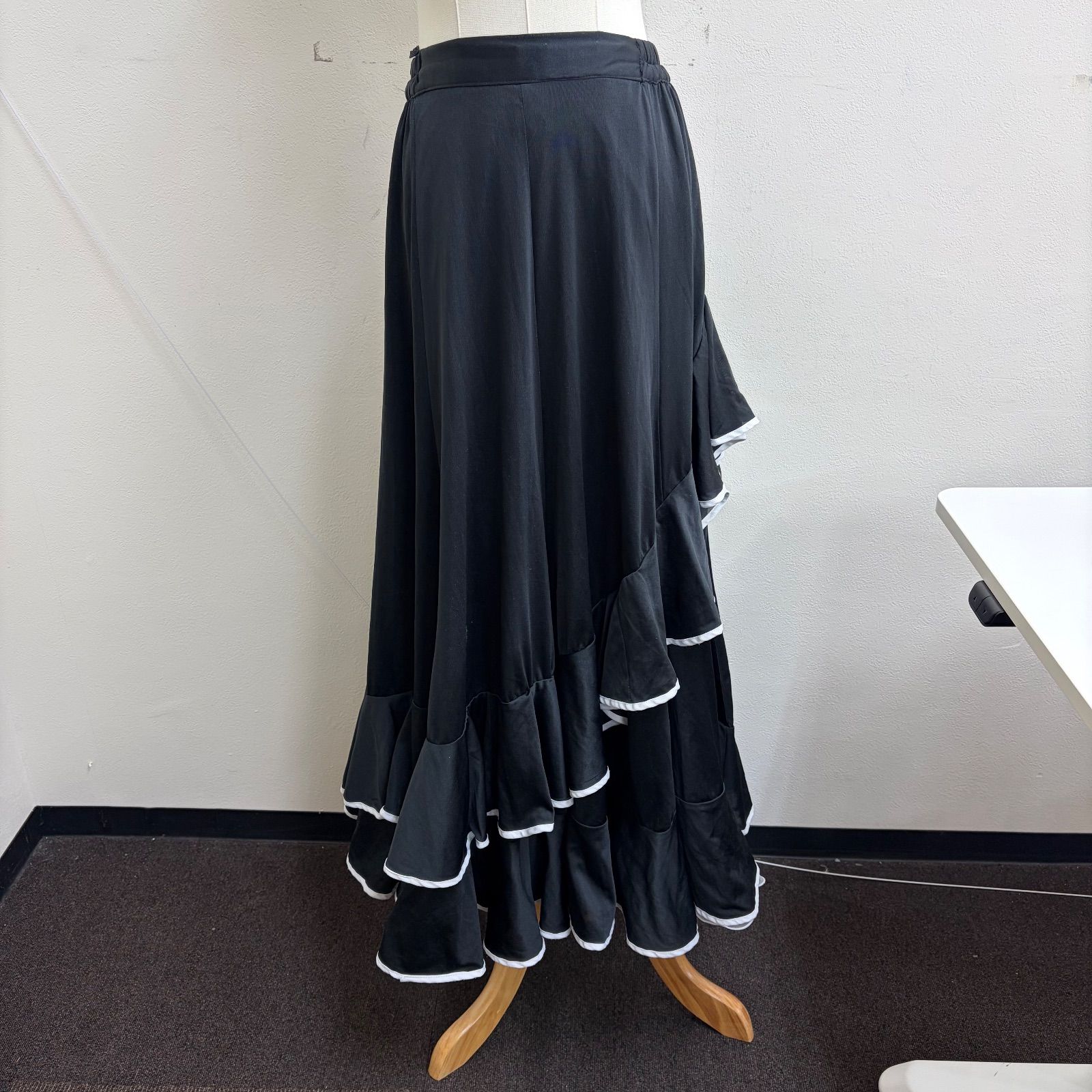 フラメンコ黒白フリルファルダ 連休セール】フラメンコ衣装＊ファルダ（F457）