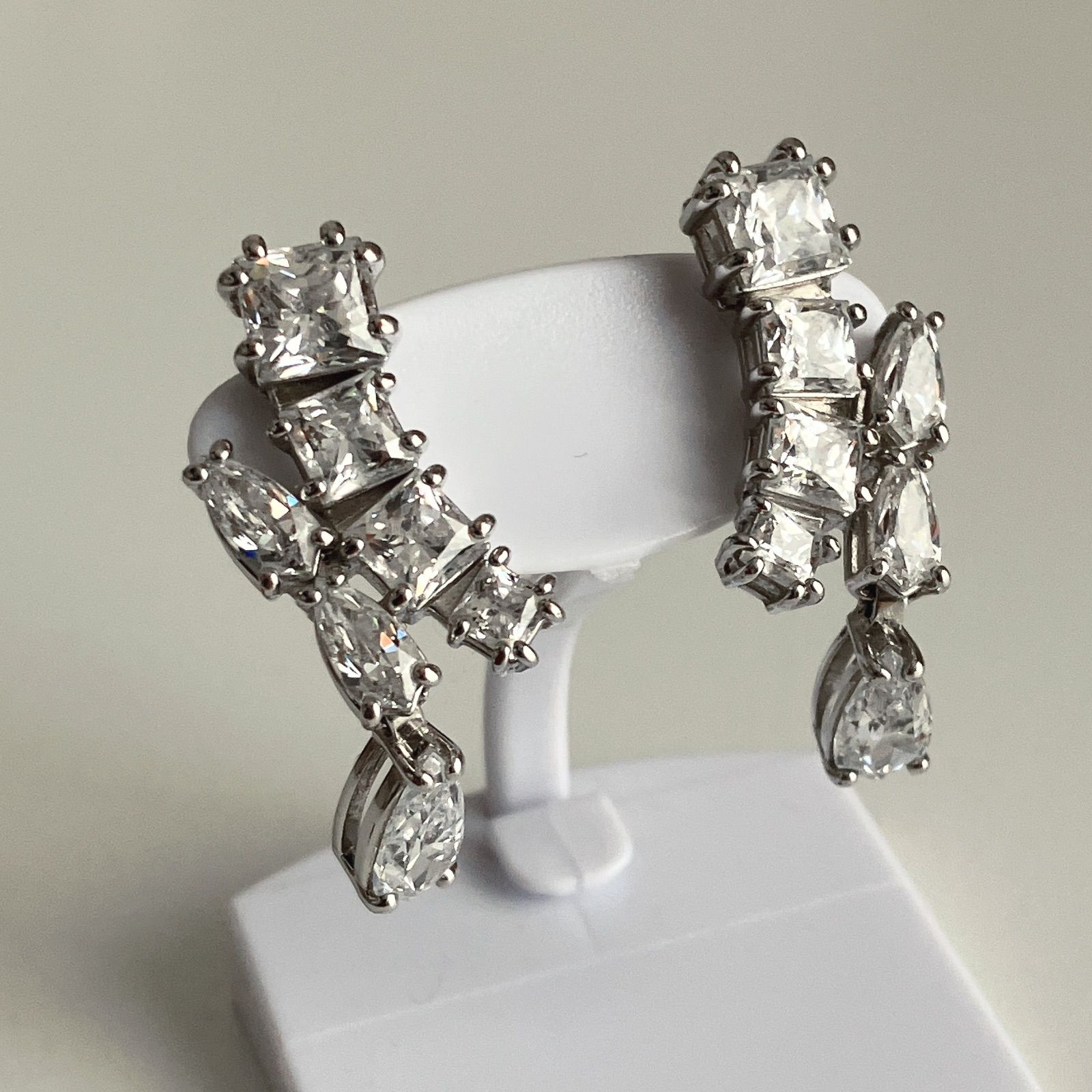 SWAROVSKI スワロフスキー Matrix ドロップピアス シルバー - メルカリ
