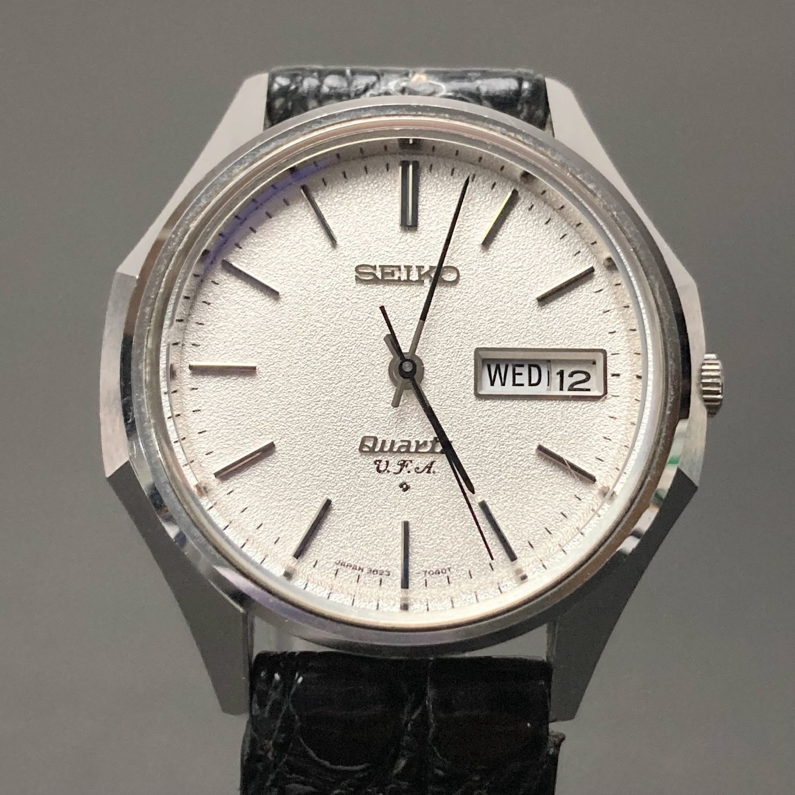稼働品 SEIKO Quartz VFA 8角ケース ホワイト文字盤 腕時計 T965