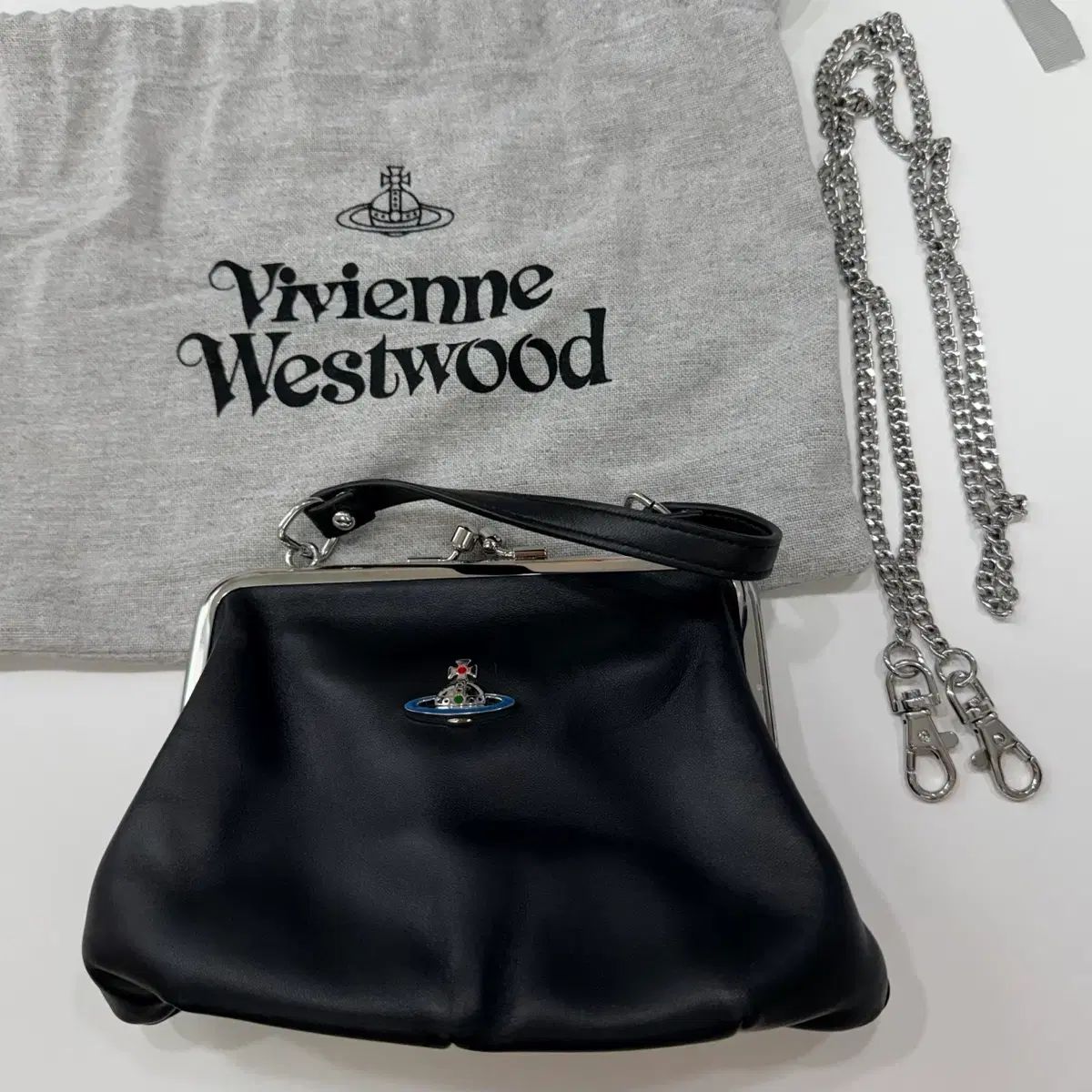 VIVIENNE WESTWOOD ブラック チェーン クロスバッグ - メルカリ