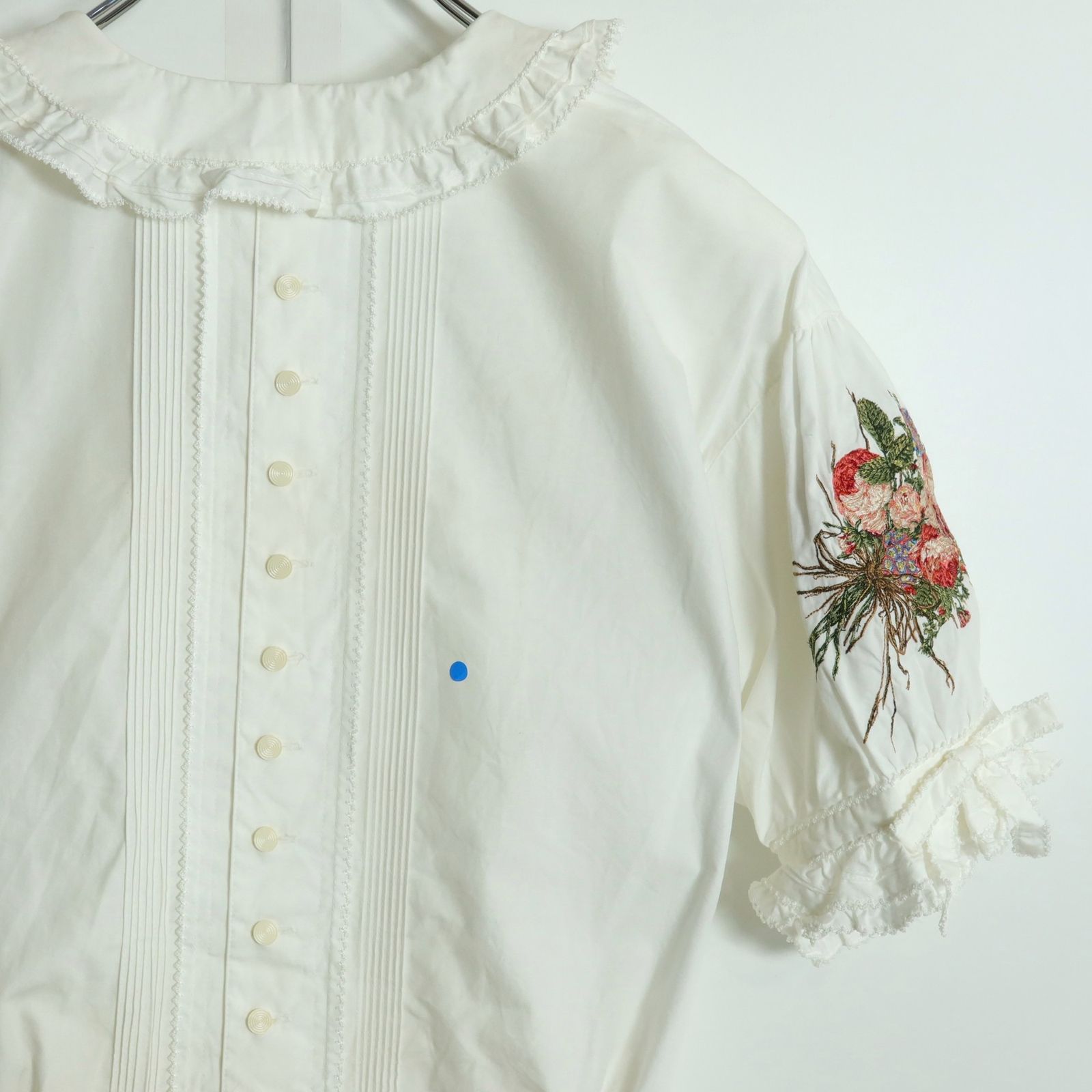 ワンダフルワールド カネコイサオ ブラウス ホワイト ワンダフルワールド カネコイサオ☆刺繍付きブラウス 白系 前開き