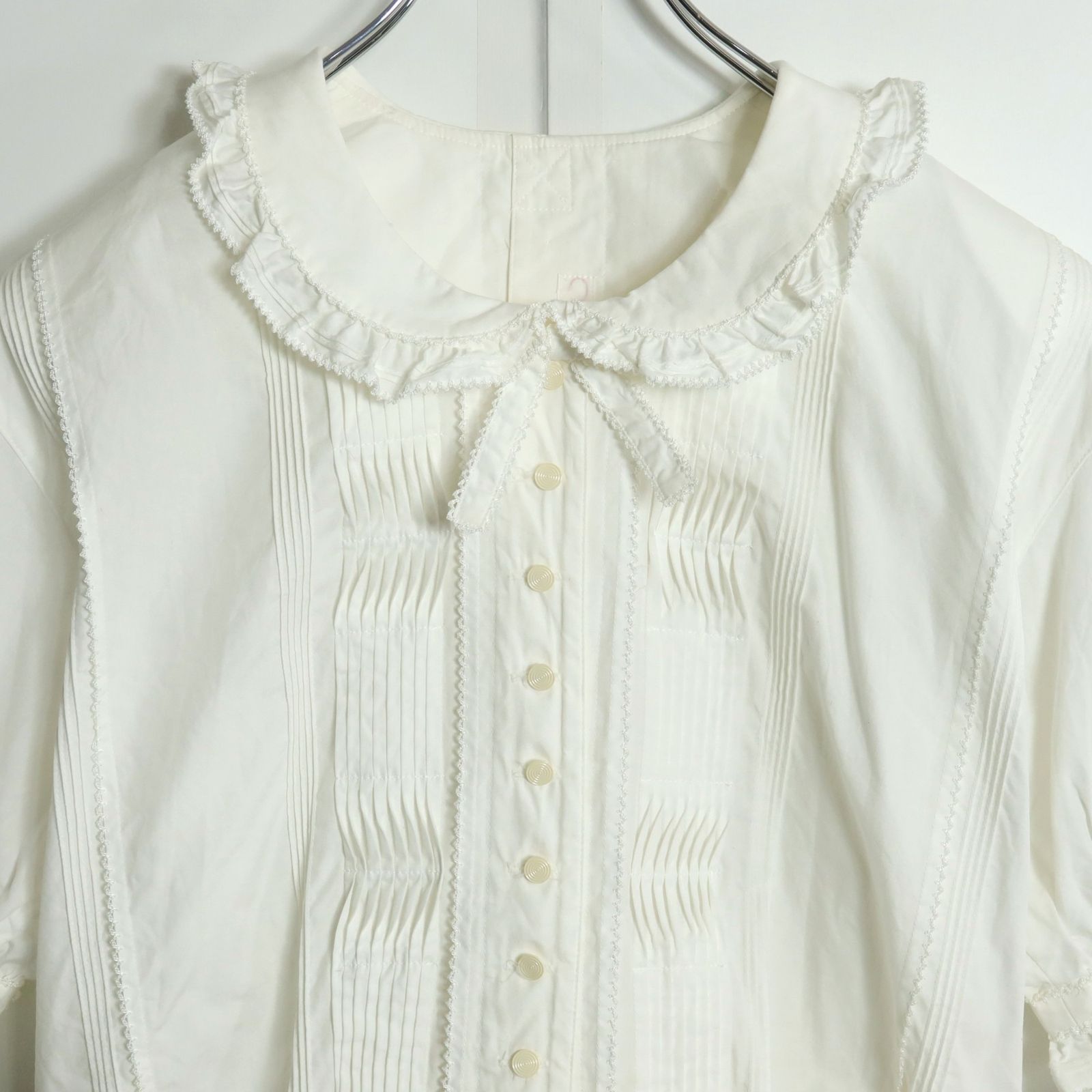 ワンダフルワールド カネコイサオ ブラウス ホワイト ワンダフルワールド カネコイサオ☆刺繍付きブラウス 白系 前開き