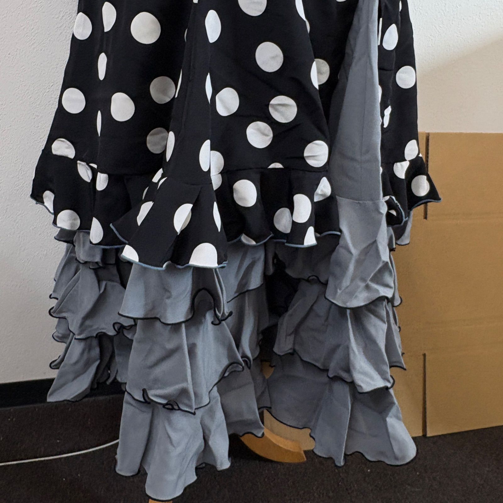アトリエ貴美恵】 フラメンコ衣装 ドレス 水玉 ドット柄 白黒 フリル