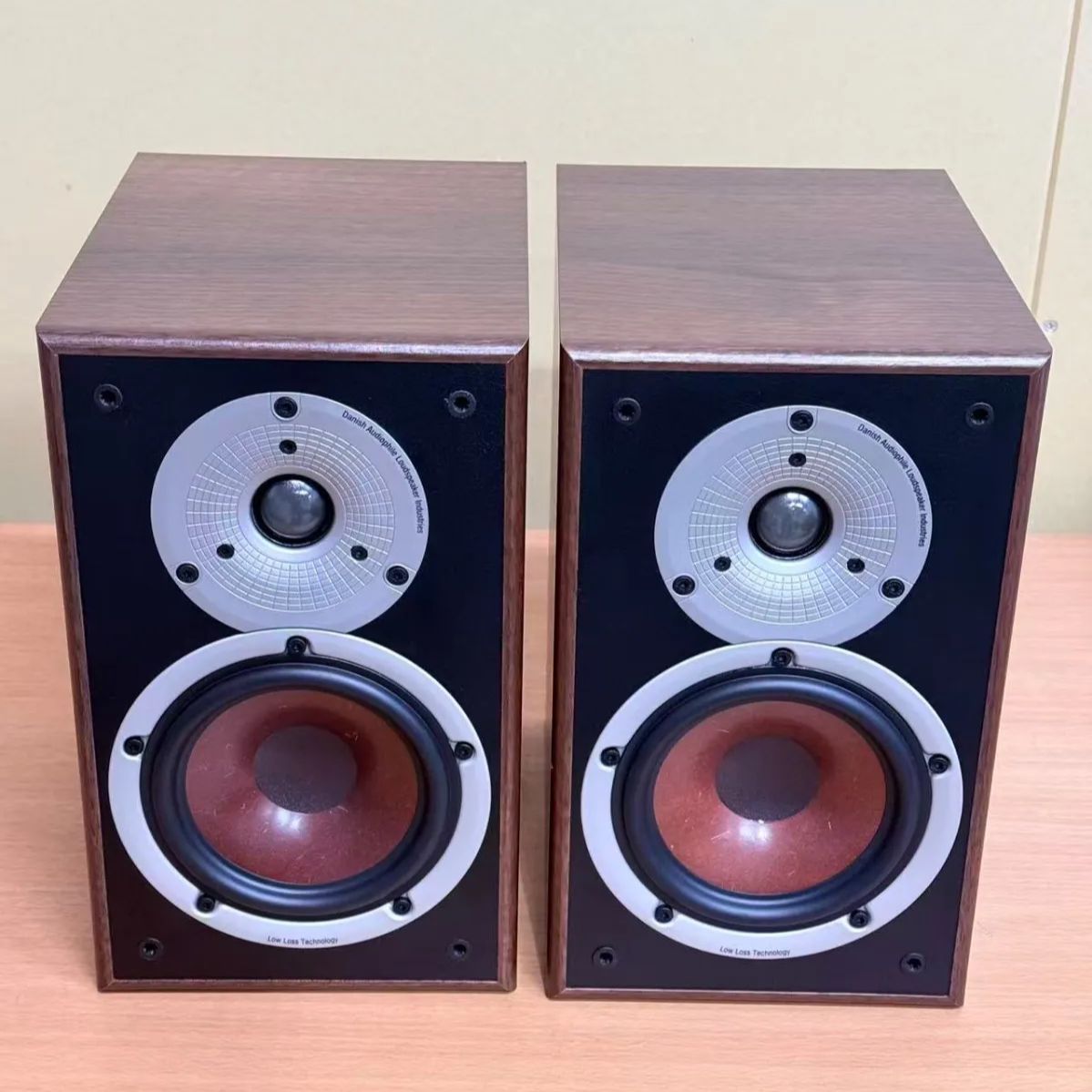 未使用 展示品 DALI SPEKTOR2 [ウォルナット ペア] ブックシェルフ型