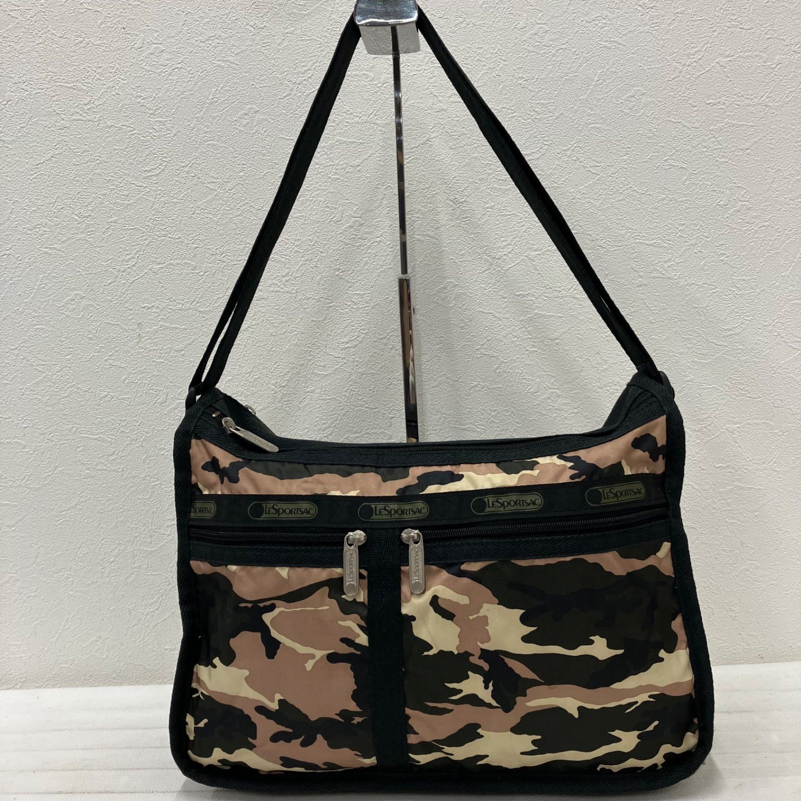 8430 LeSportsac レスポートサック ショルダーバッグ デラックス