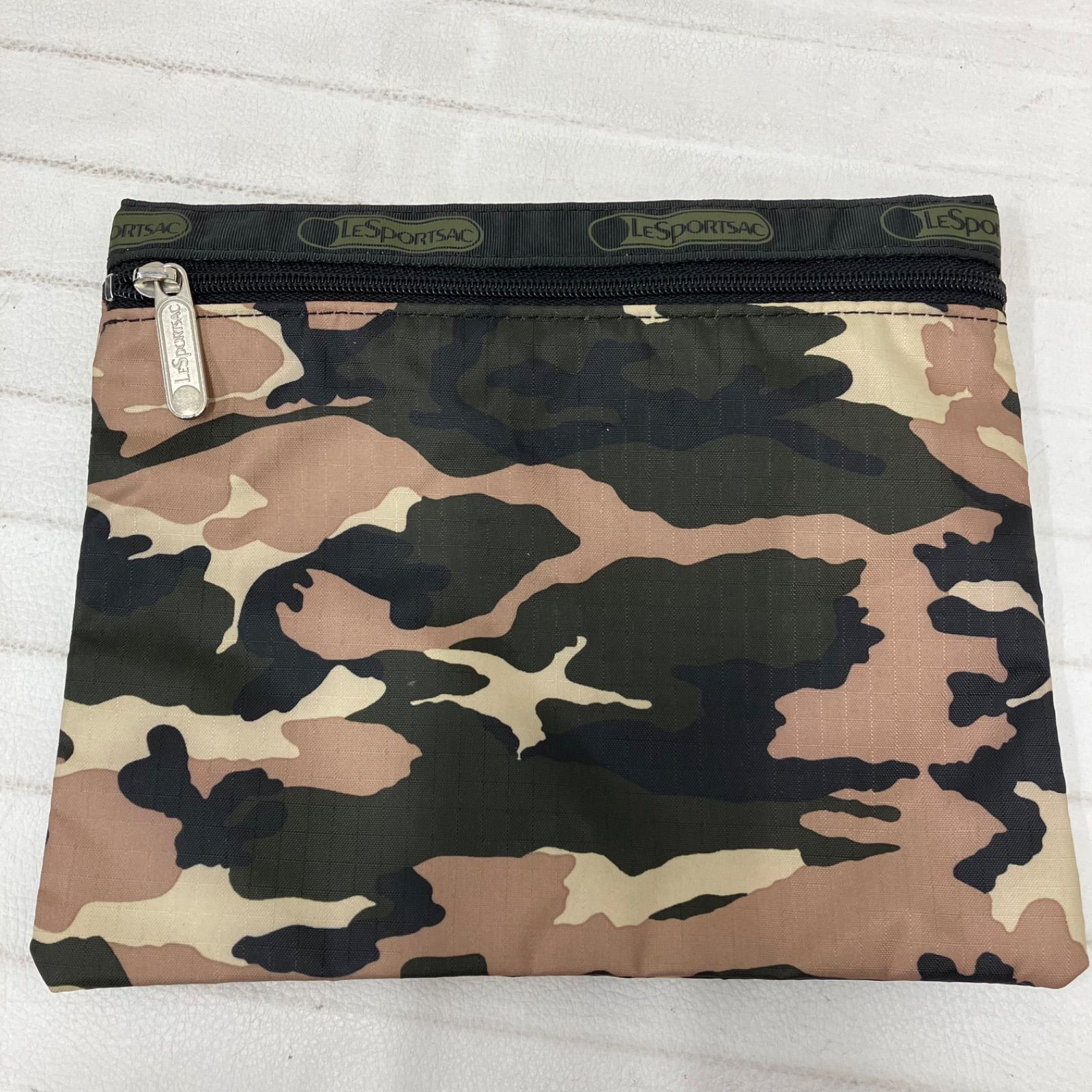 8430 LeSportsac レスポートサック ショルダーバッグ デラックス