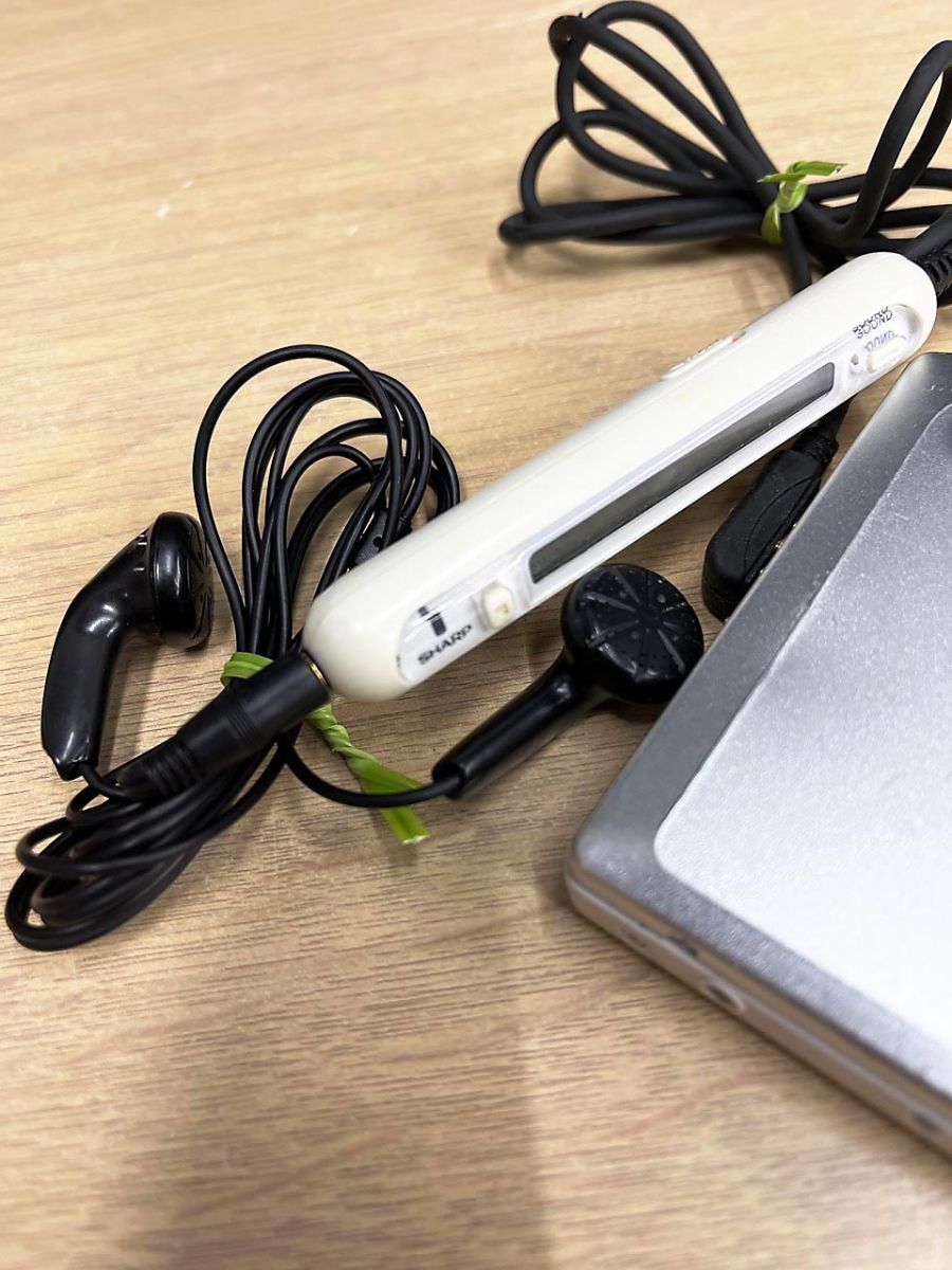 ジャンク品】 SHARP シャープ ポータブル MDプレーヤー MD-DS33-S