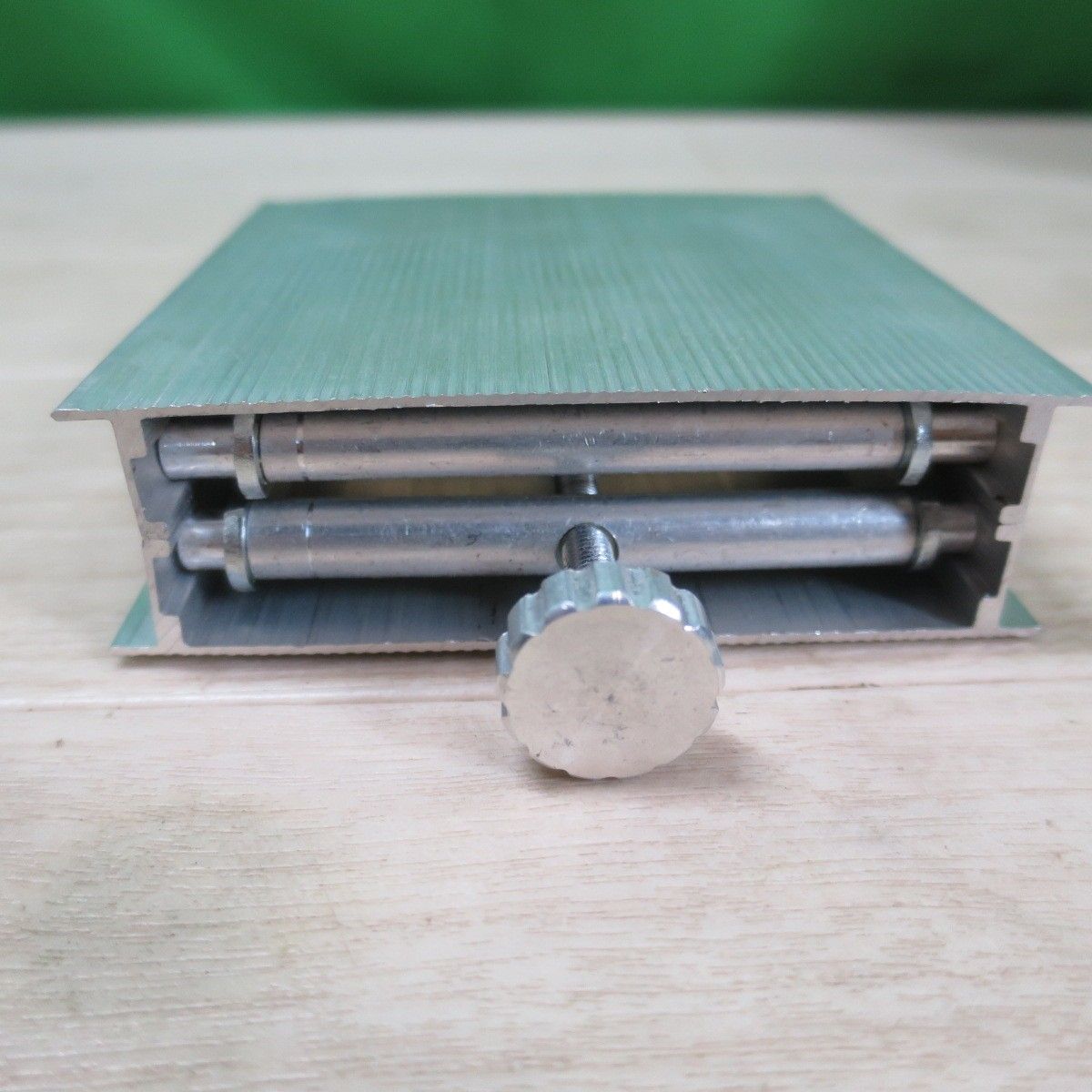 送料無料] キレイ！バッテリー2個付き☆Seesii レーザー墨出し器