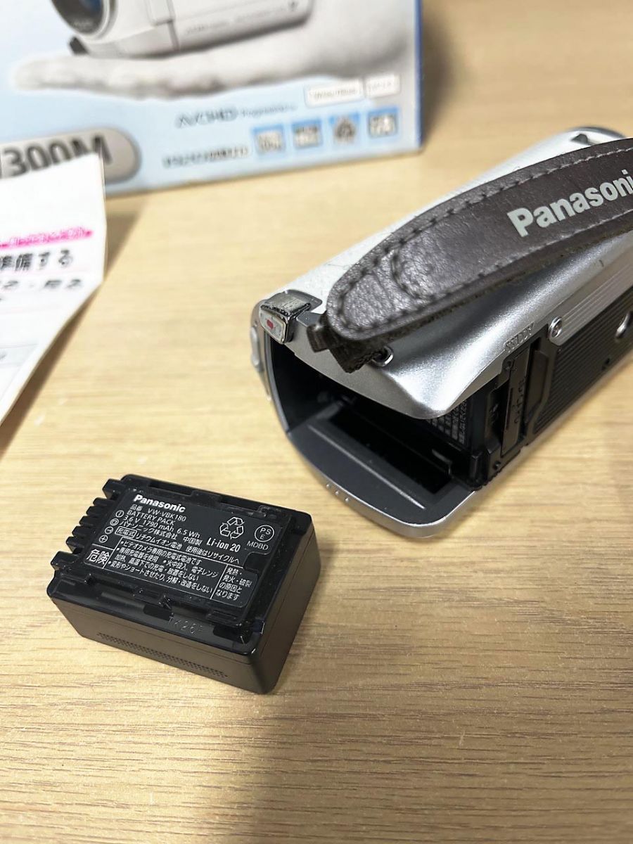 ジャンク品】 Panasonic パナソニック デジタル ビデオカメラ HC-V300M