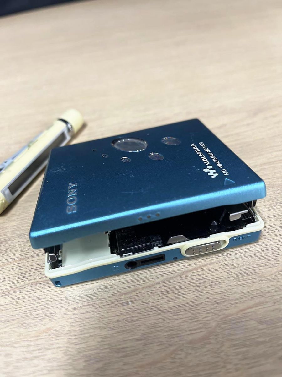 ジャンク品】 SONY ソニー MDウォークマン WALKMAN MZ-E520 - メルカリ
