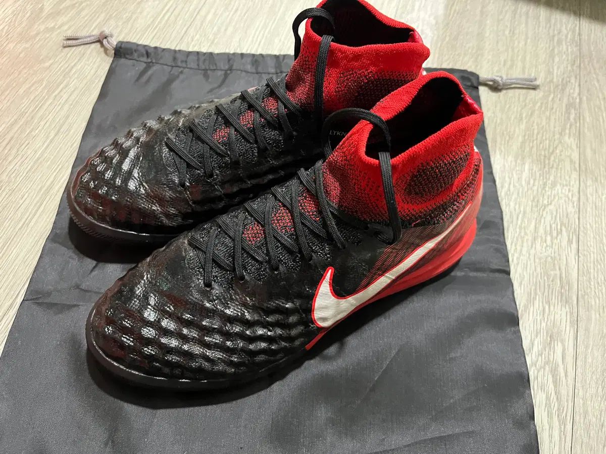 ナイキ フットサルシューズ マジスタ X プロキシモ TF(レッド) NIKE