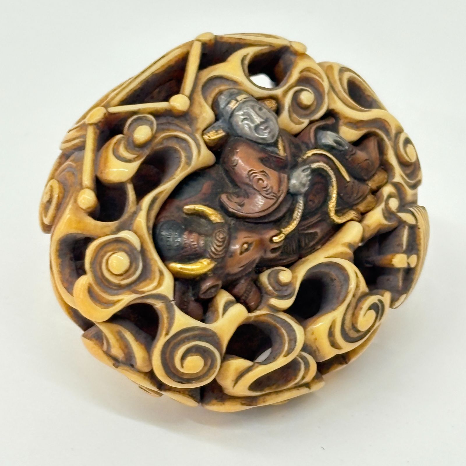 饅頭根付 透かし彫り】 19.79g 煙草入れ 牛 闘牛 骨董 細密細工 時代物