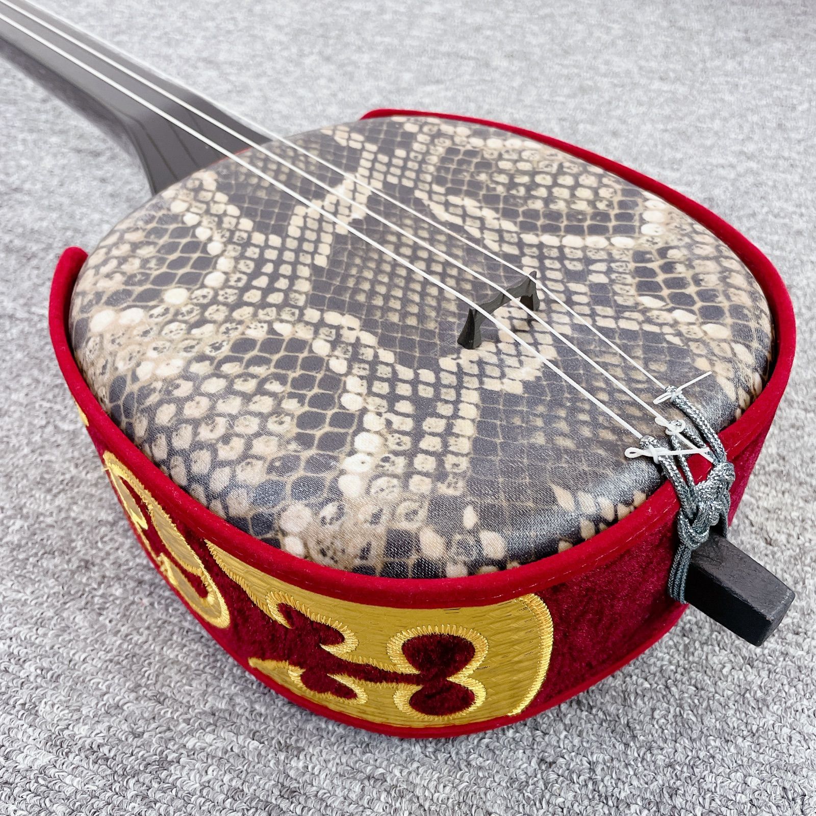 沖縄 三線 人工皮 人工蛇皮 民謡 楽器 沖縄民謡 - メルカリ