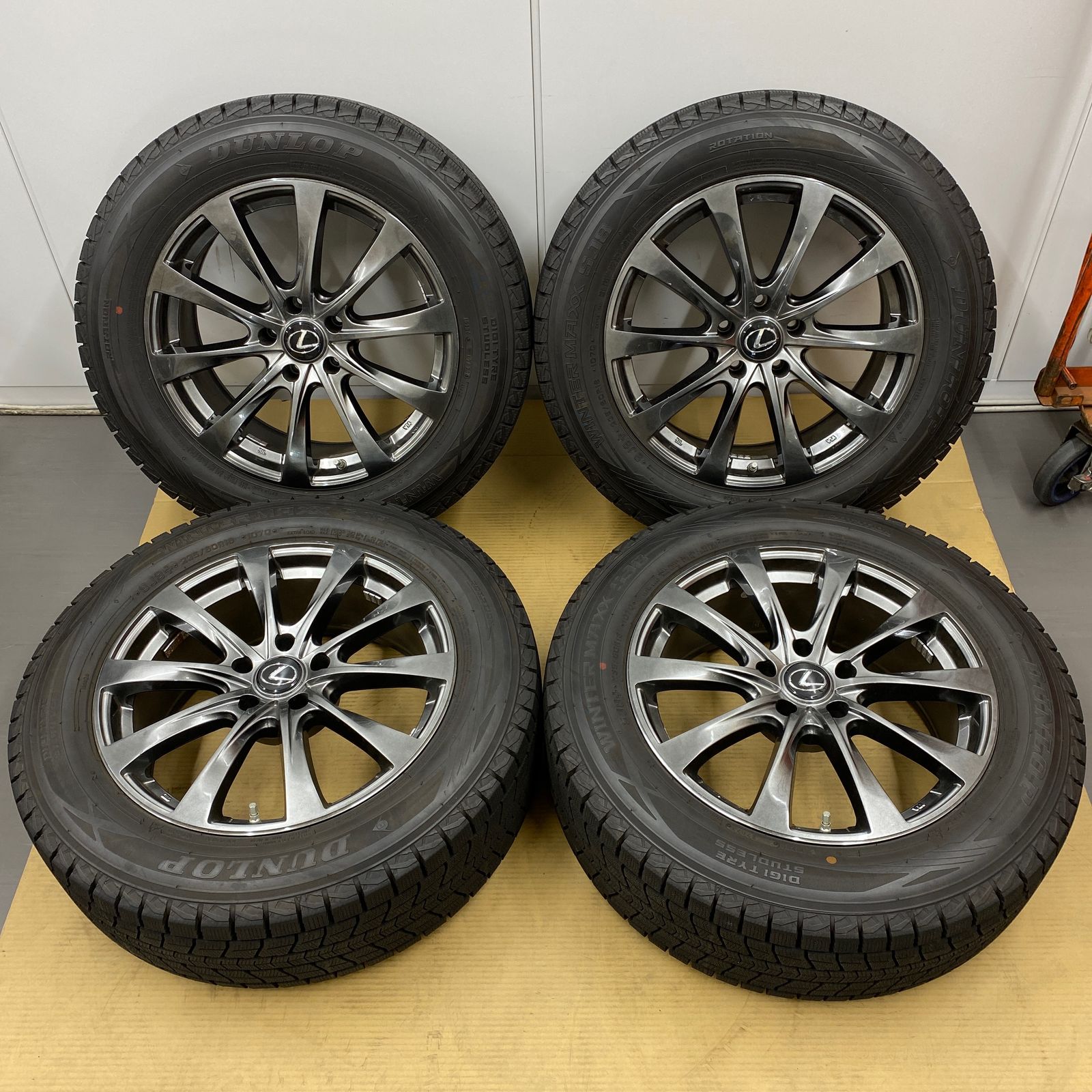 235⁄65R18 SJ8 Winter 4本セット 4本 2021年 ダンロップ WINTER MAXX SJ8