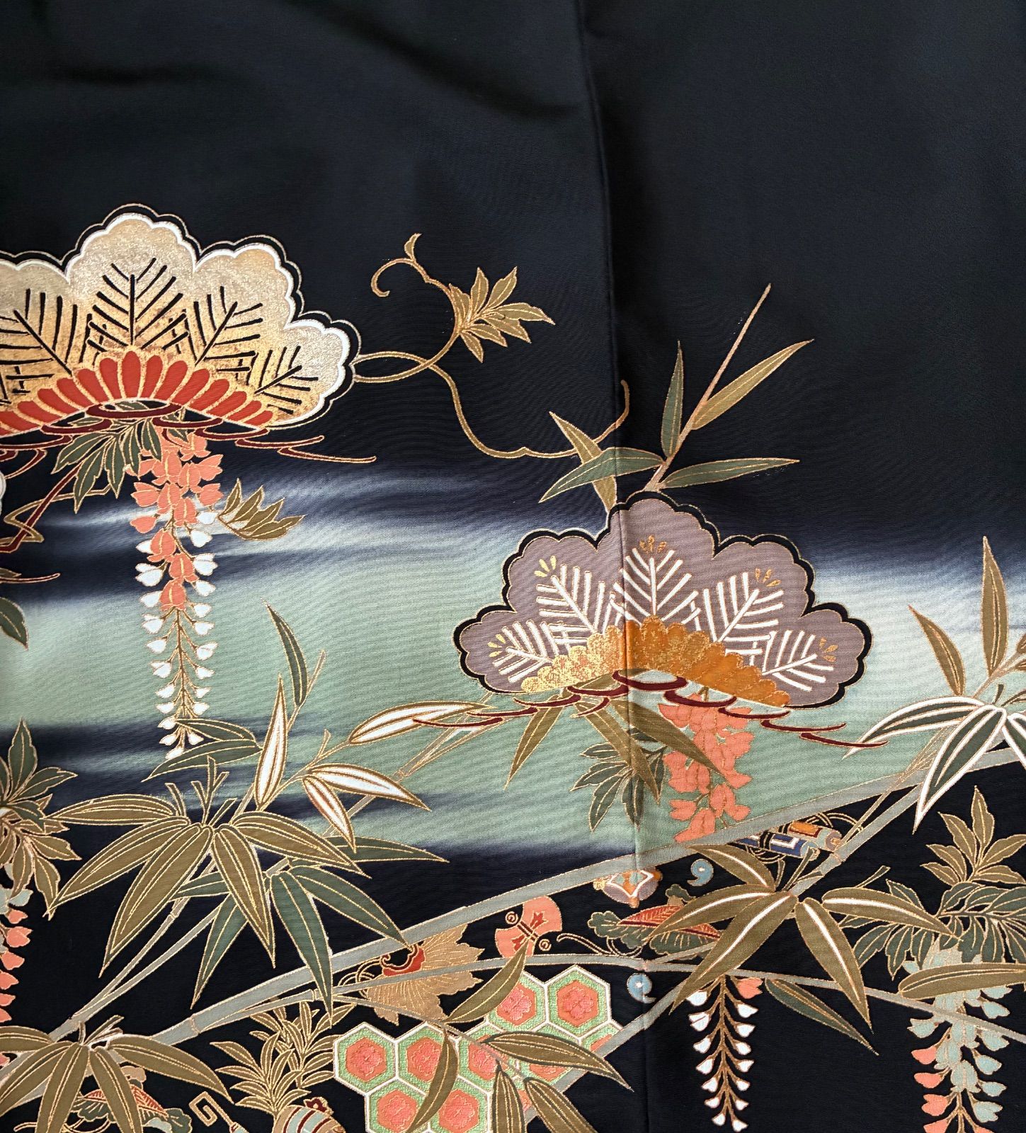 黒留袖リメイク 金色装飾 ロングワンピース 黒 正絹 豪華 螺鈿 松竹梅
