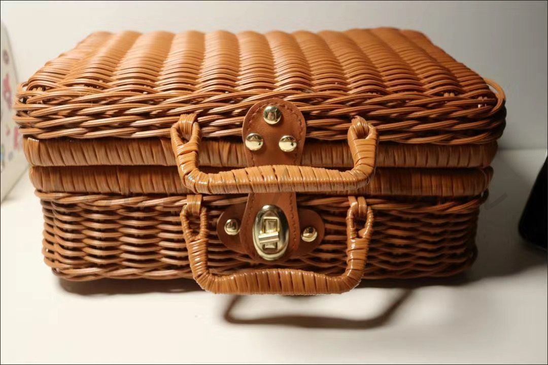 ヴィンテージスタイルの籐バスケット フェイクレザーハンドル付き ラ