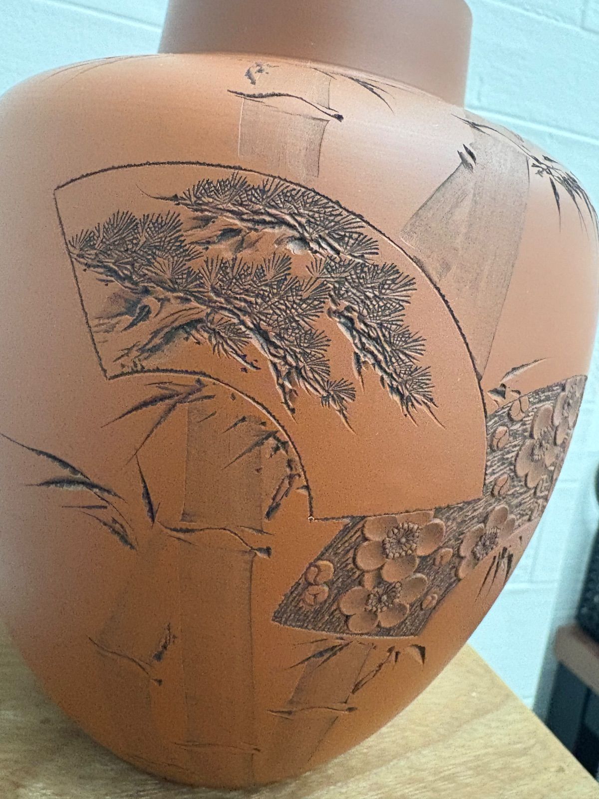 レトロ常滑焼の朱泥の花瓶