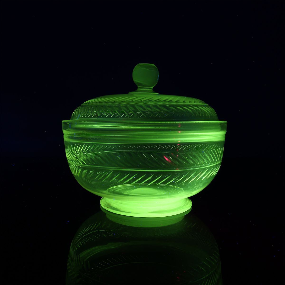 大正昭和期 【ウランガラス】 江戸切子 蓋物 高14㎝ 径15㎝／時代の