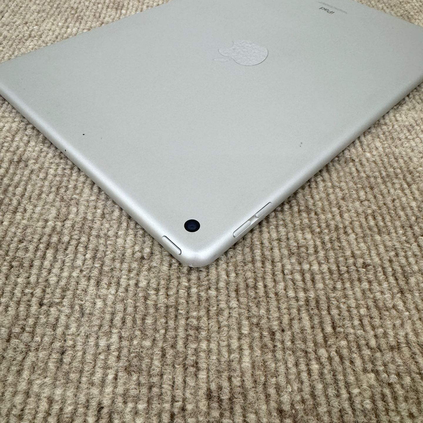 送料無料】Apple iPad 第9世代 MK2L3J/A 64GB WI-FI 10.2インチ 2021年