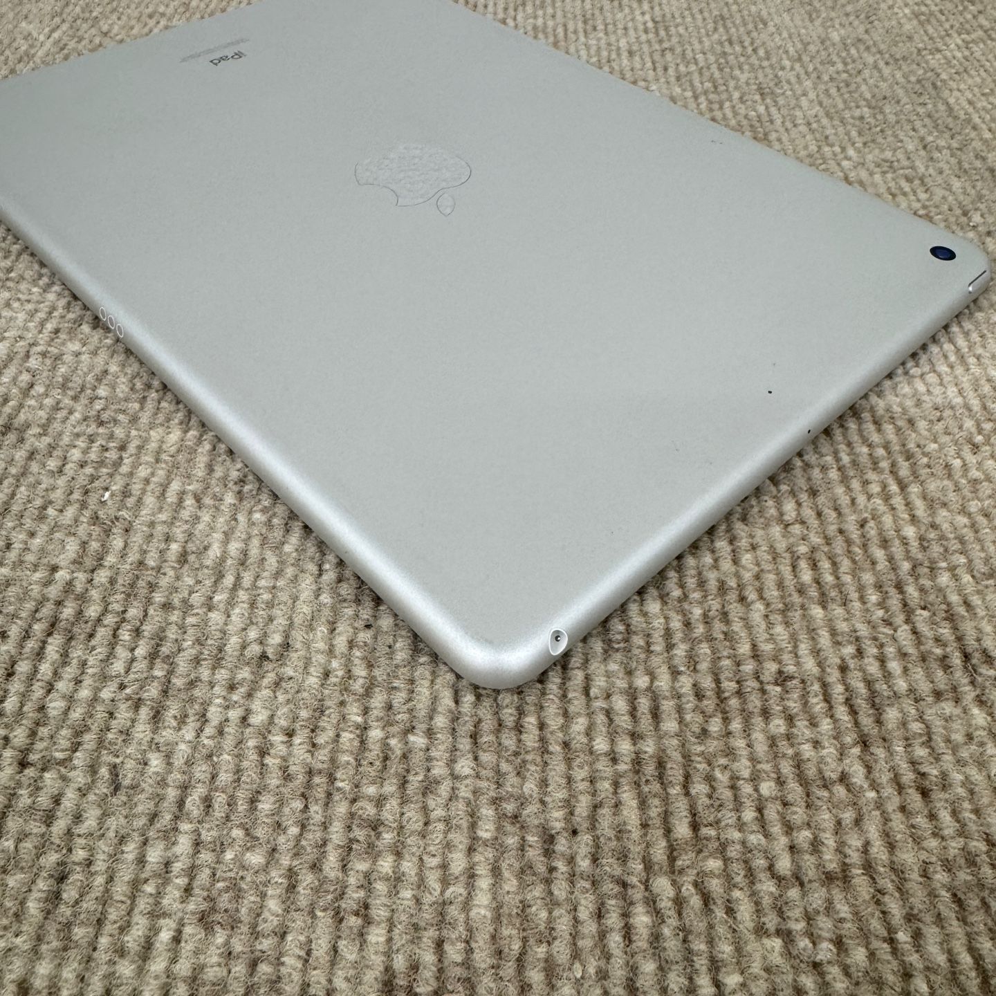 送料無料】Apple iPad 第9世代 MK2L3J/A 64GB WI-FI 10.2インチ 2021年