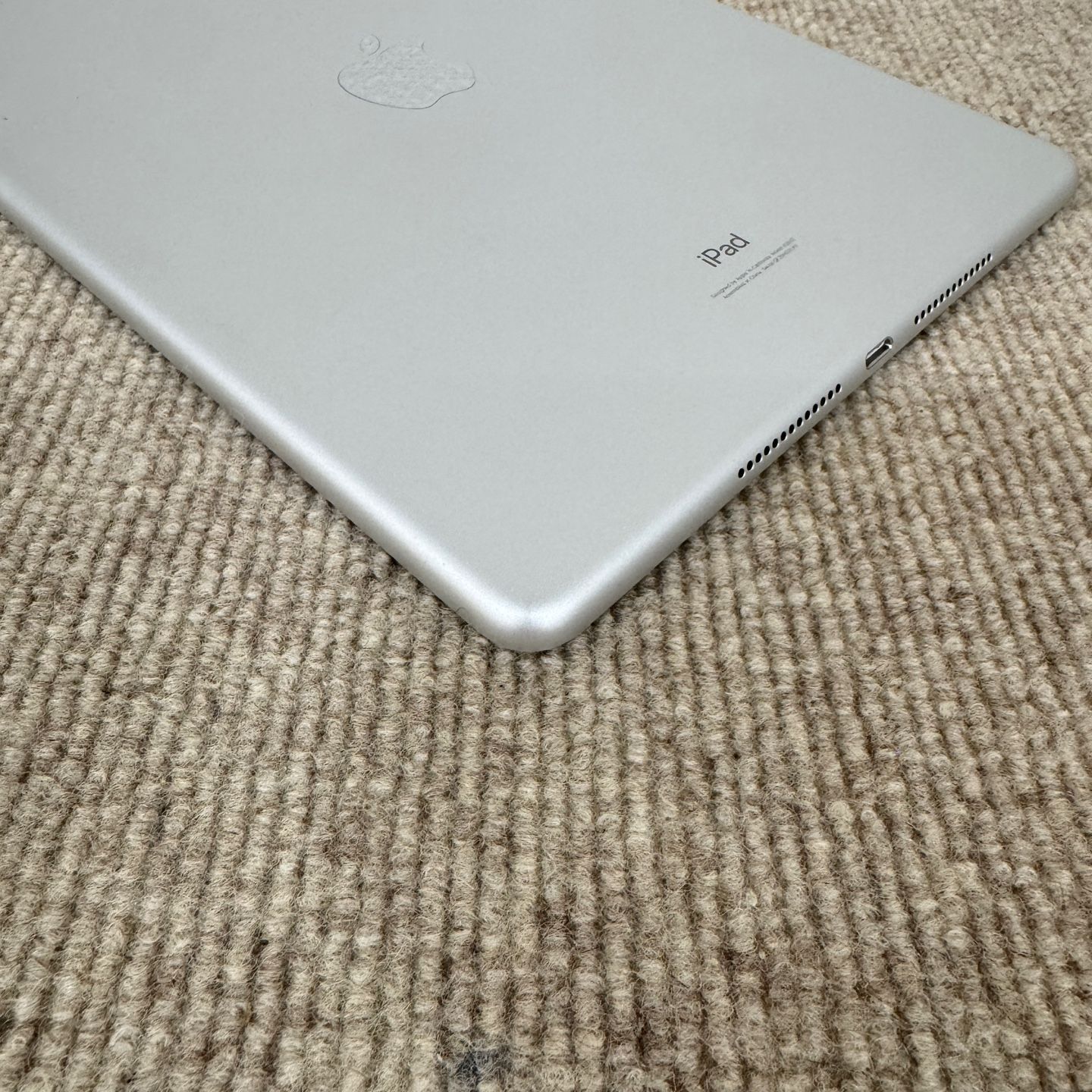 送料無料】Apple iPad 第9世代 MK2L3J/A 64GB WI-FI 10.2インチ 2021年