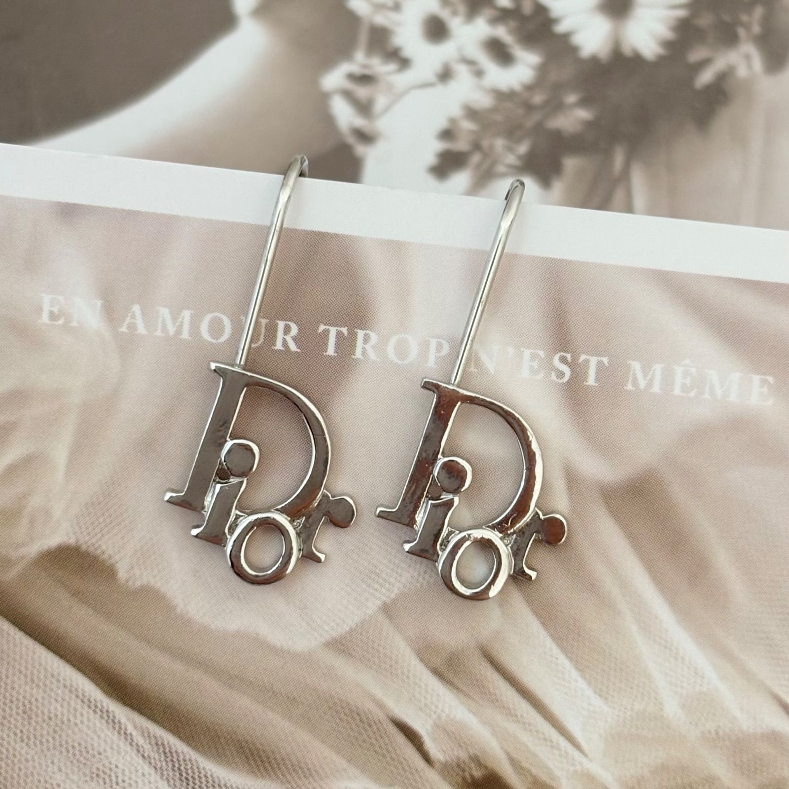 美品】クリスチャンディオール ディオールロゴ フック式 ピアス