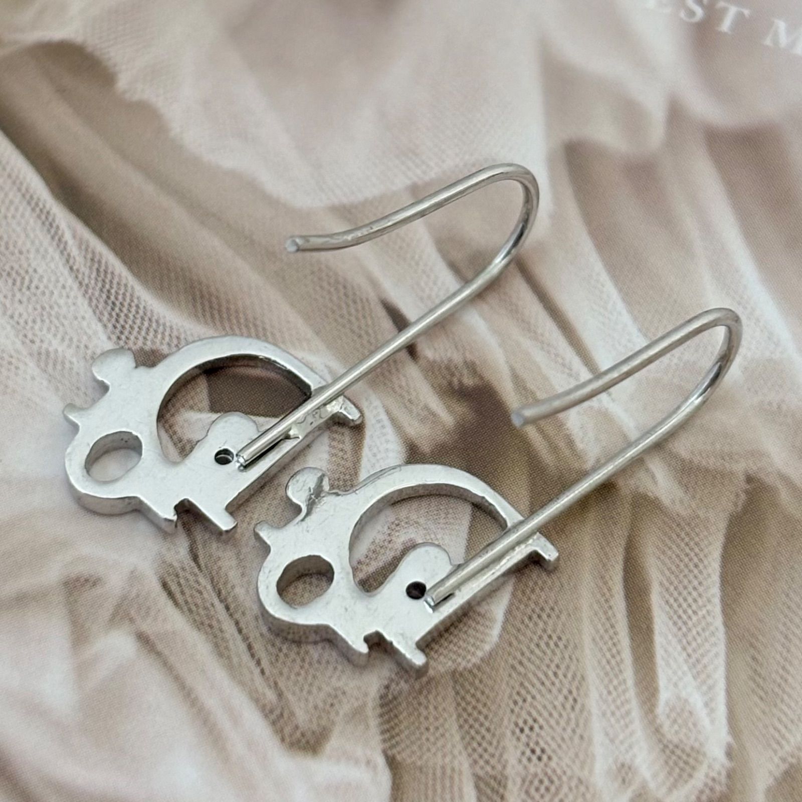 美品】クリスチャンディオール ディオールロゴ フック式 ピアス