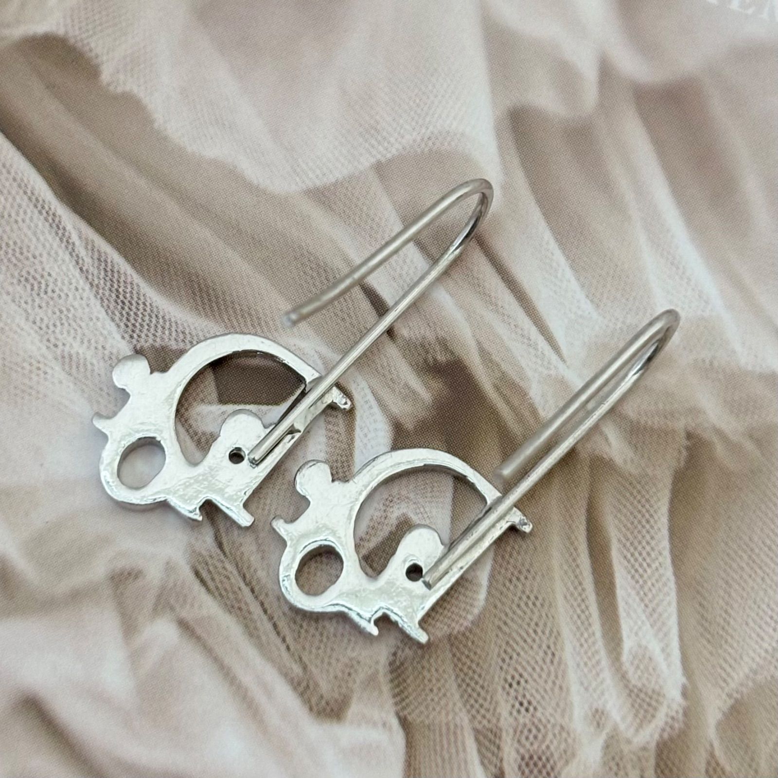 美品】クリスチャンディオール ディオールロゴ フック式 ピアス