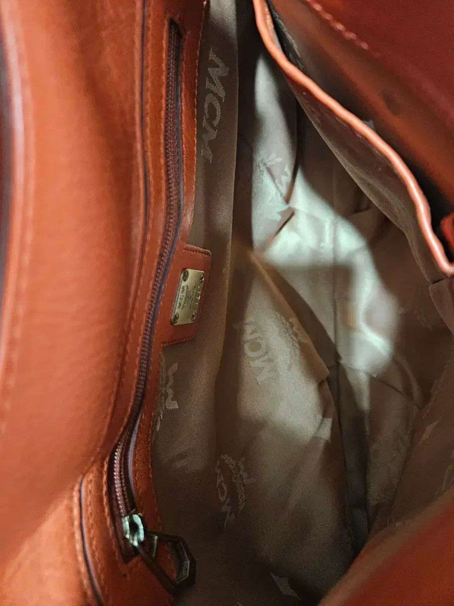 MCM オレンジ ショルダーバッグ / クロスボディバッグ - メルカリ