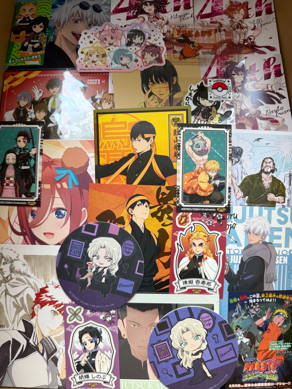 キャラクターグッズ 紙類、カード、プライズ、原画、ポスター 約200点まとめ売り 紙類 アニメ ゲーム まとめ売り 大量 コースター ポストカード