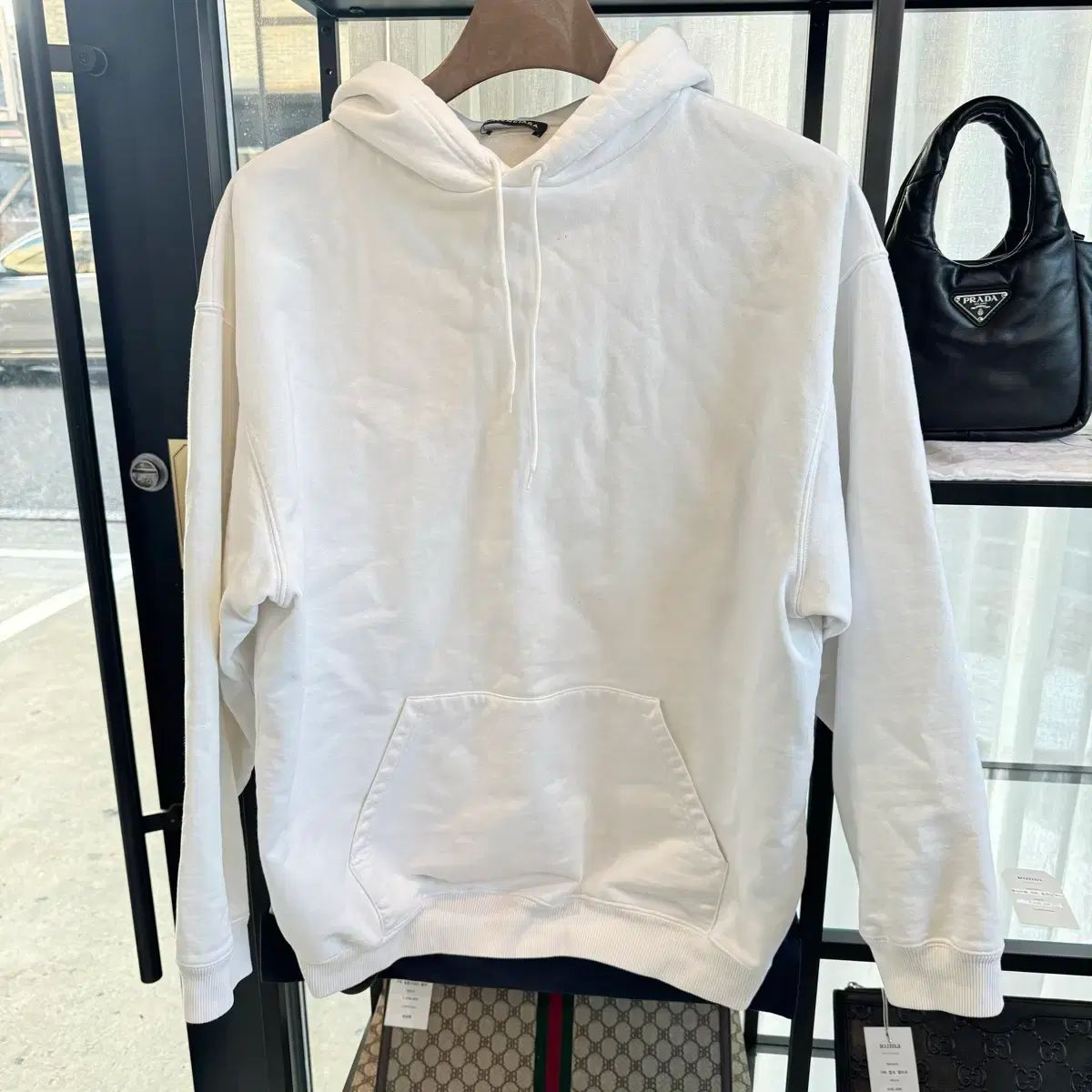 正規品/百貨店購入 バレンシアガ バックロゴ Tシャツ 白 - メルカリ