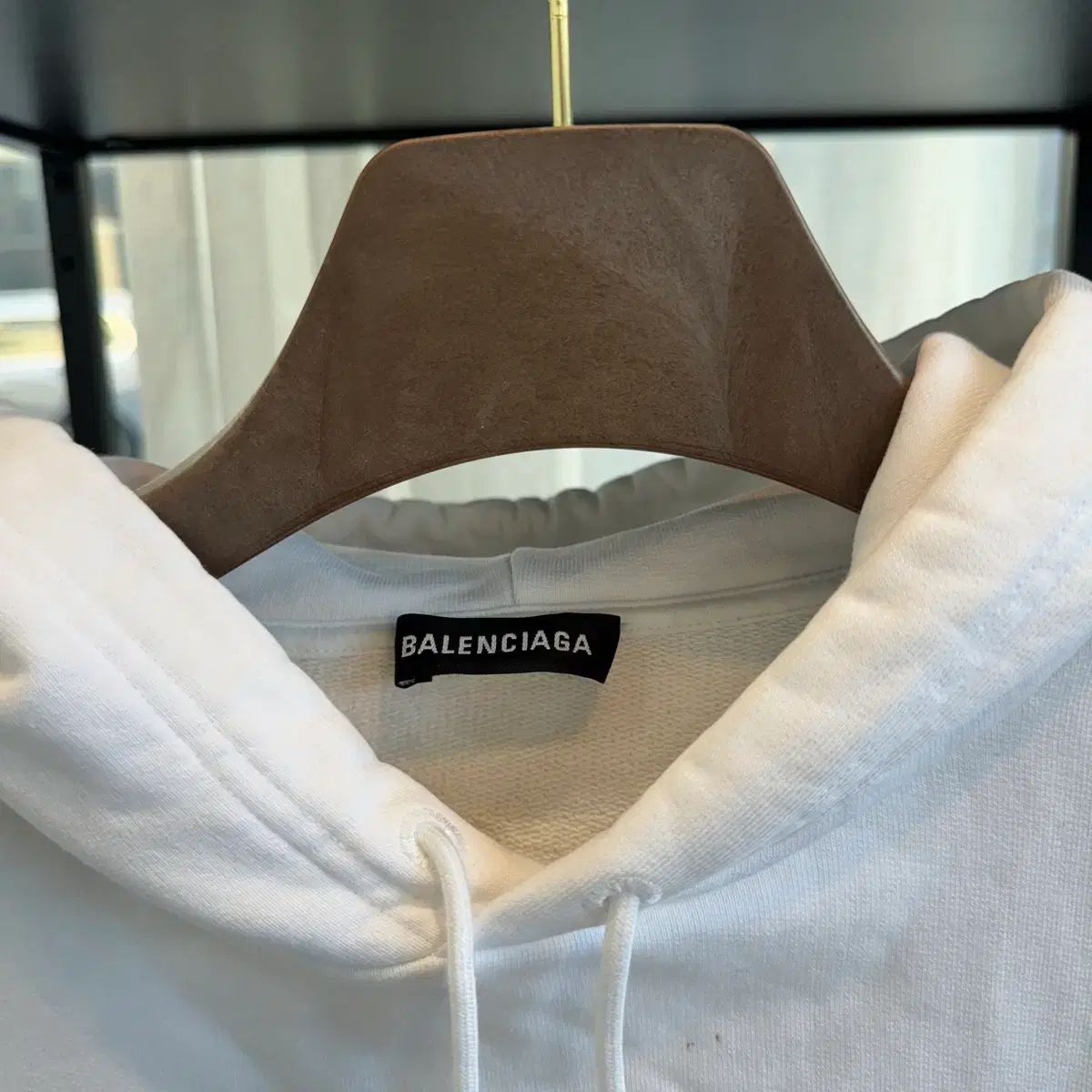 正規品/百貨店購入 バレンシアガ バックロゴ Tシャツ 白 - メルカリ