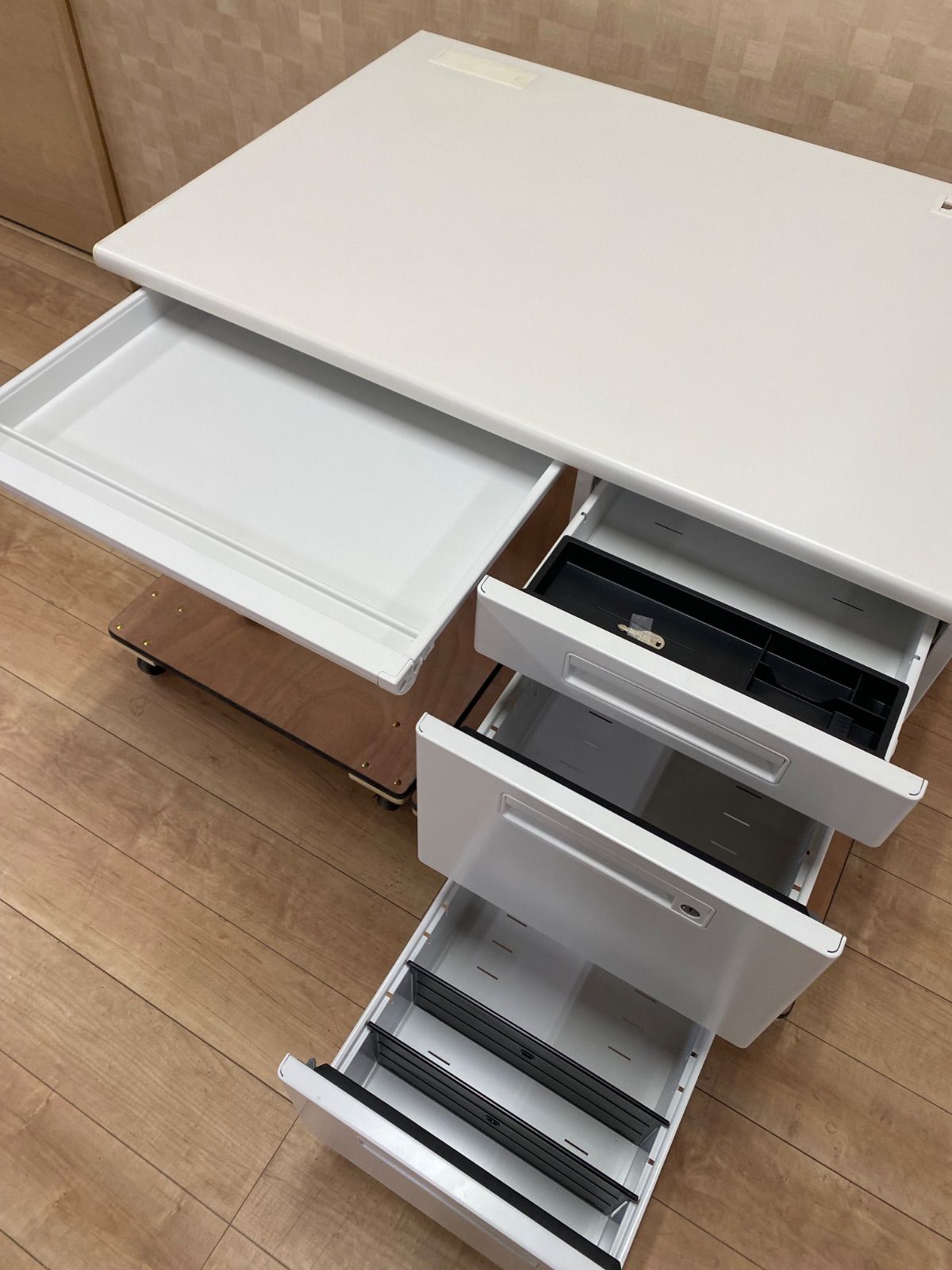 ◆中古◆格安◆ナイキ◆片袖デスク◆オフィス◆事務所◆片袖机◆事務机◆引き出し付◆鍵付き 引取限定◇中古◇格安◇ナイキ◇片袖デスク◇オフィス◇事務所◇片袖机