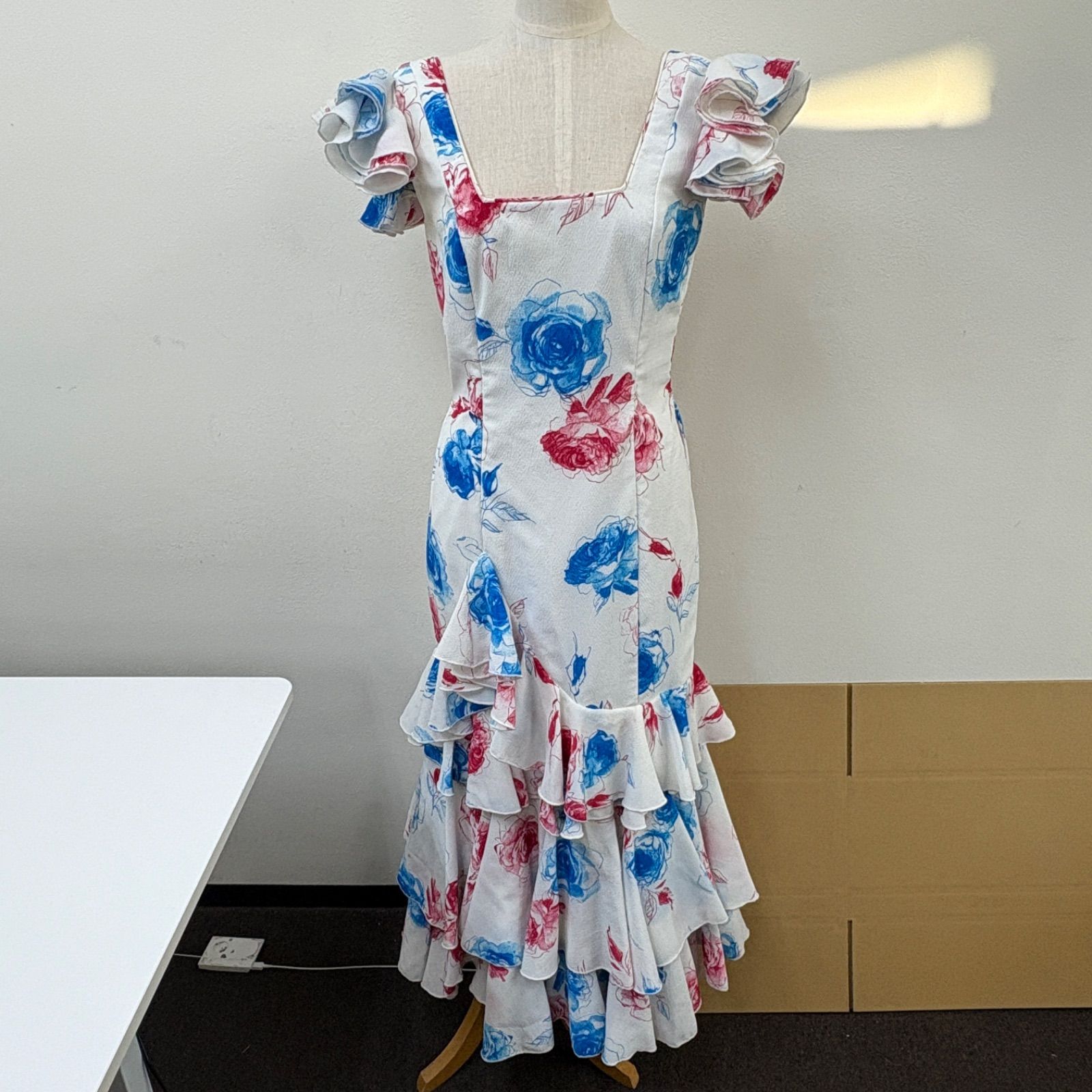 Creaciones ROAL S. L. フラメンコドレス 衣装 花柄 ピンク Creaciones Roal S.L】 フラメンコ衣装 ドレス ワンピース 白 薔薇 花