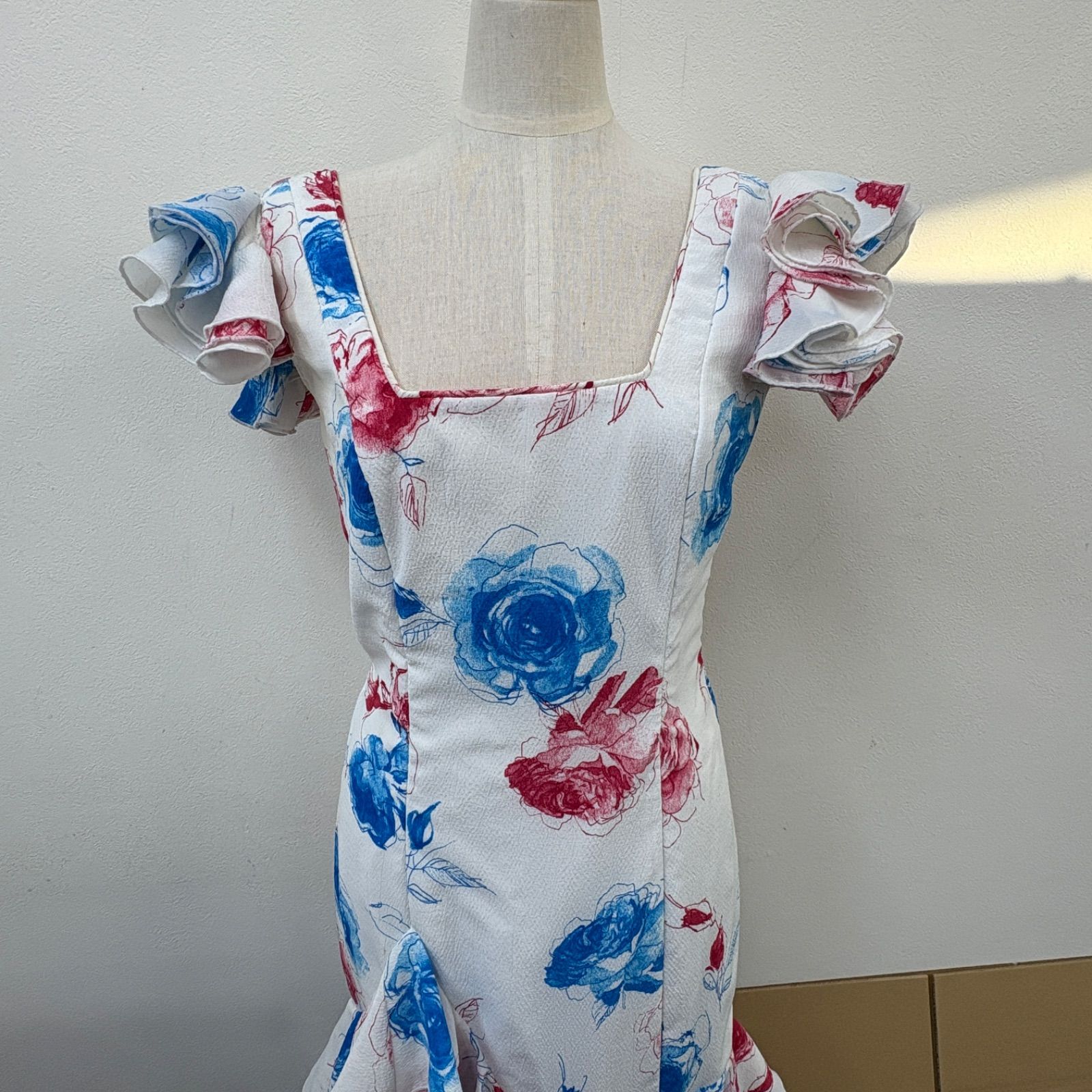 Creaciones Roal S.L】 フラメンコ衣装 ドレス ワンピース 白 薔薇 花