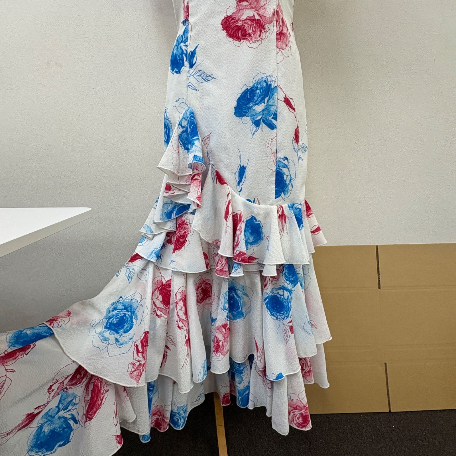 Creaciones Roal S.L】 フラメンコ衣装 ドレス ワンピース 白 薔薇 花