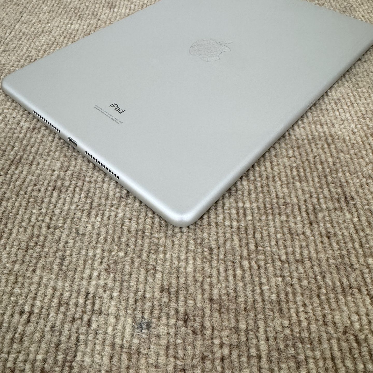 送料無料】Apple iPad 第9世代 MK2L3J/A 64GB WI-FI 10.2インチ 2021年