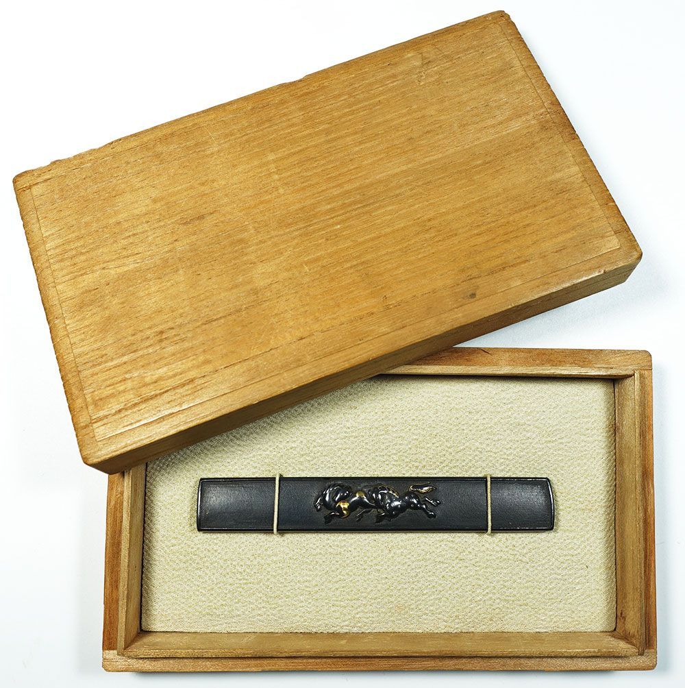 ☆午年 赤銅魚子地双馬文小柄 無銘 高肉彫 毛彫 金銀象嵌 桐箱入 刀