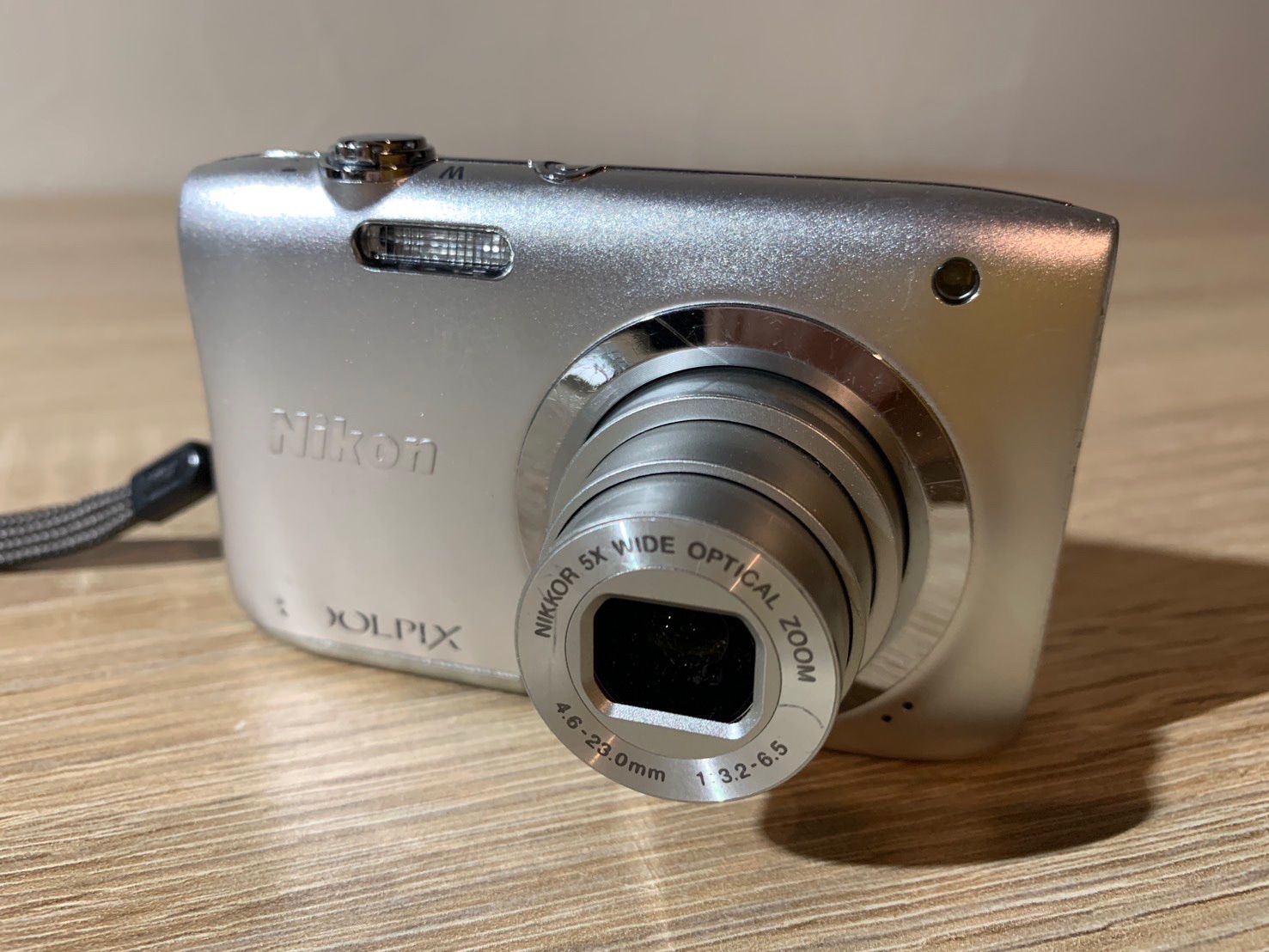 7717 Nikon COOLPIX A100 シルバー デジカメ 動作確認済み - メルカリ
