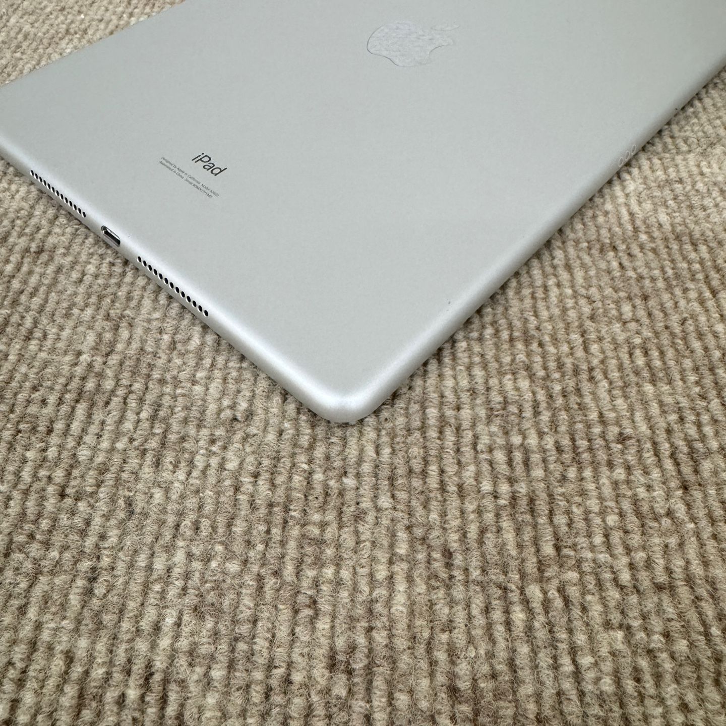 送料無料】Apple iPad 第9世代 MK2L3J/A 64GB WI-FI 10.2インチ 2021年