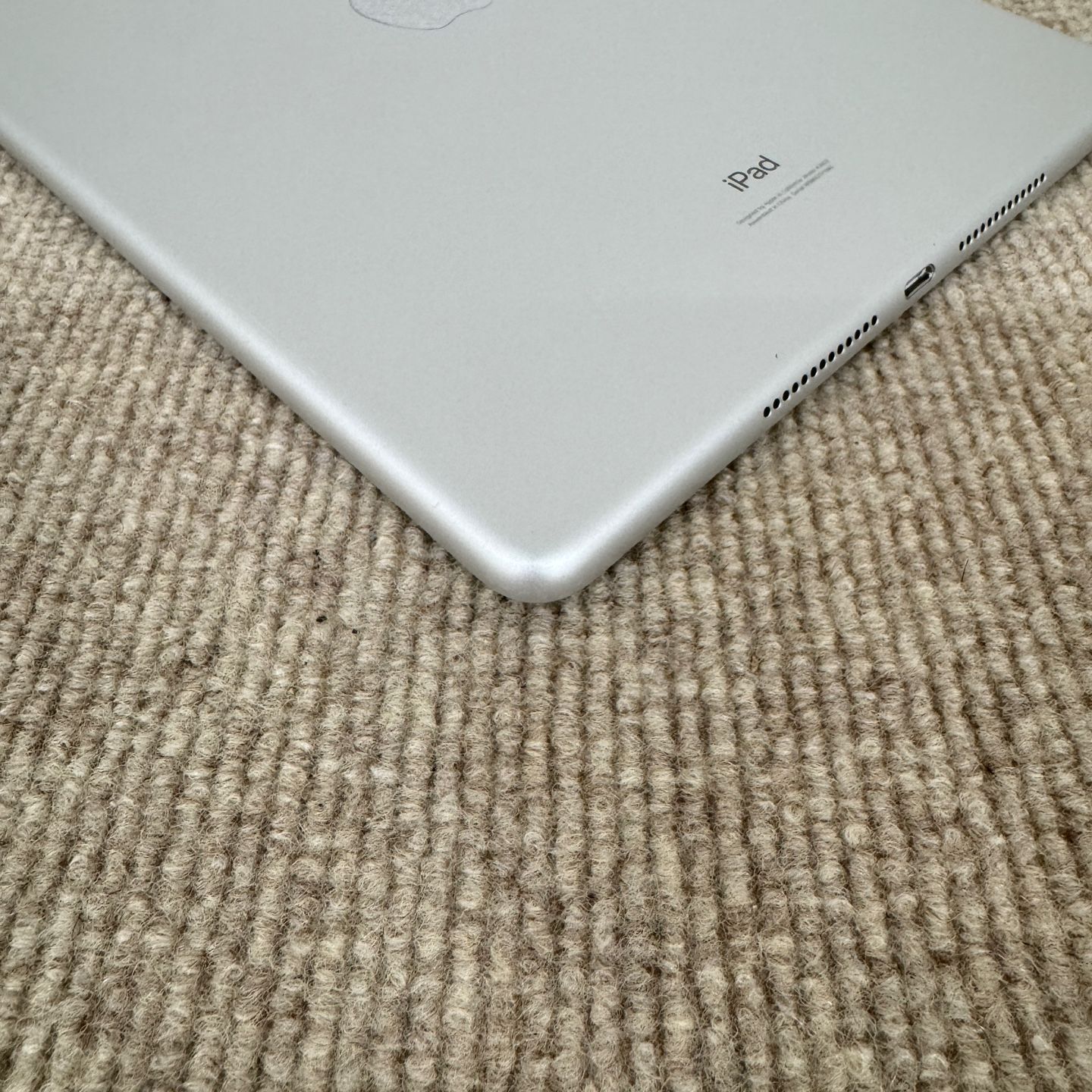 iPad 第9世代 64GB シルバー 画面ムラあり- メルカリ
