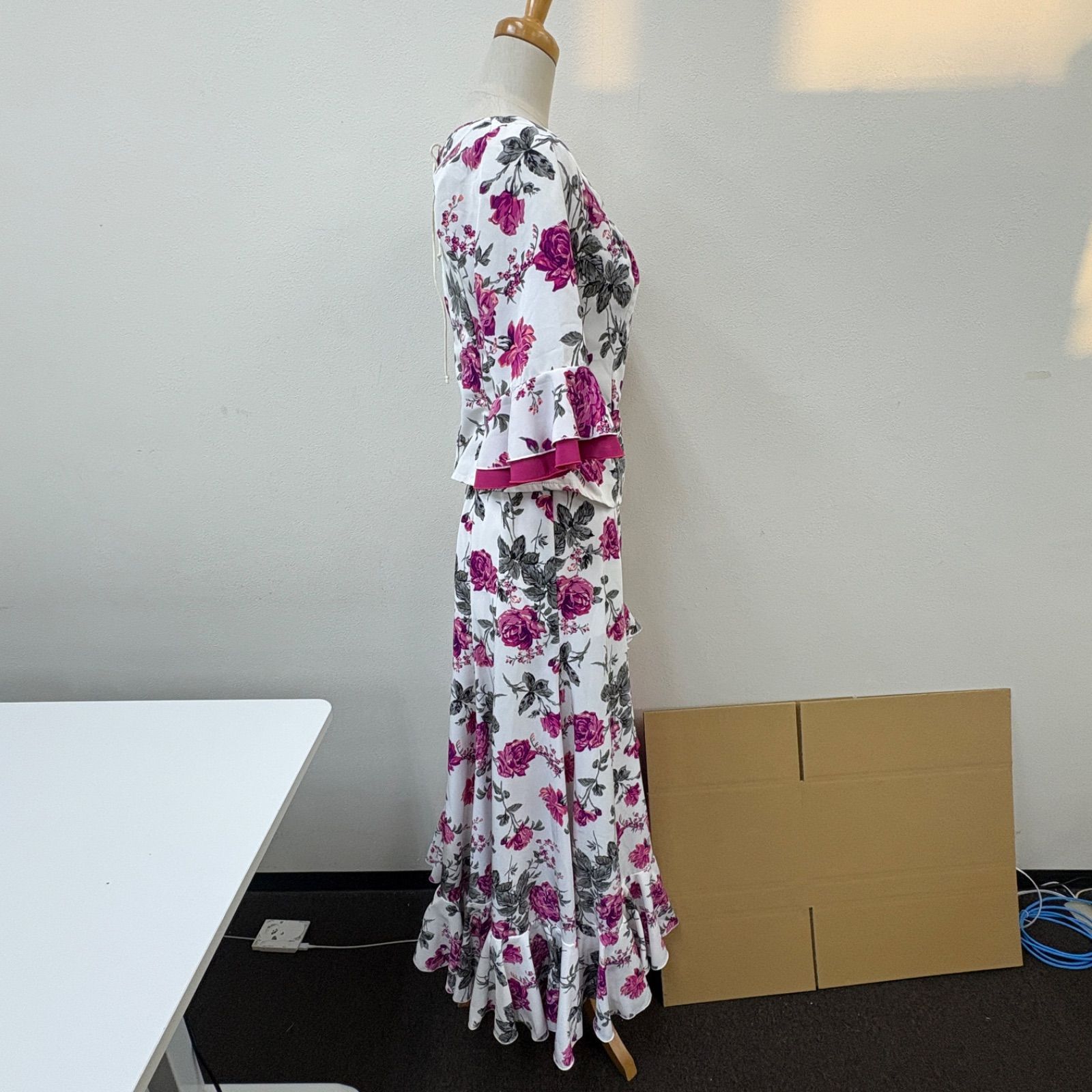 フラメンコ衣装 ドレス セットアップ 白 ピンク フリル バラ柄 五分袖