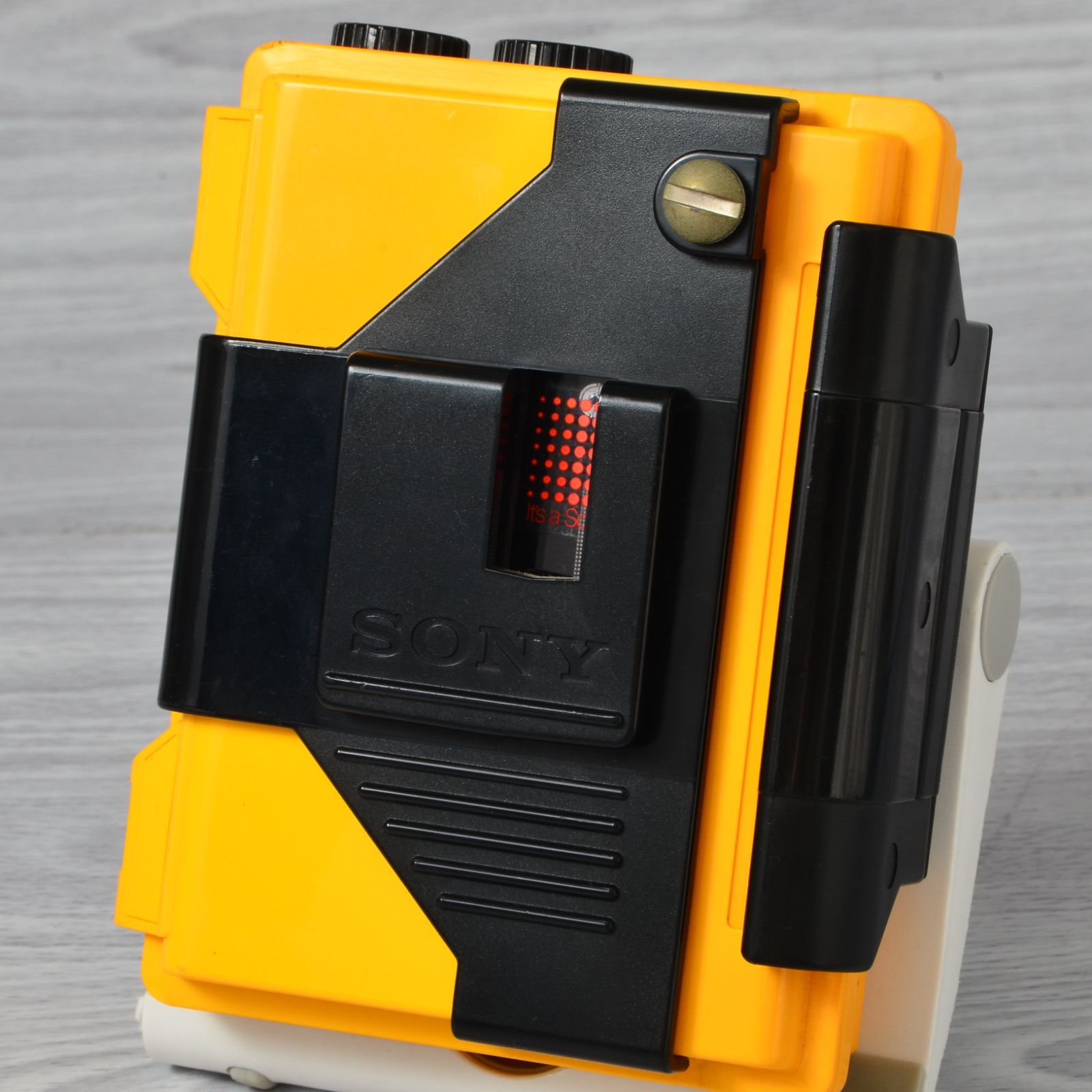 SONY WALKMAN WM-F5 スポーツウォークマン イエロー 整備済 TY403