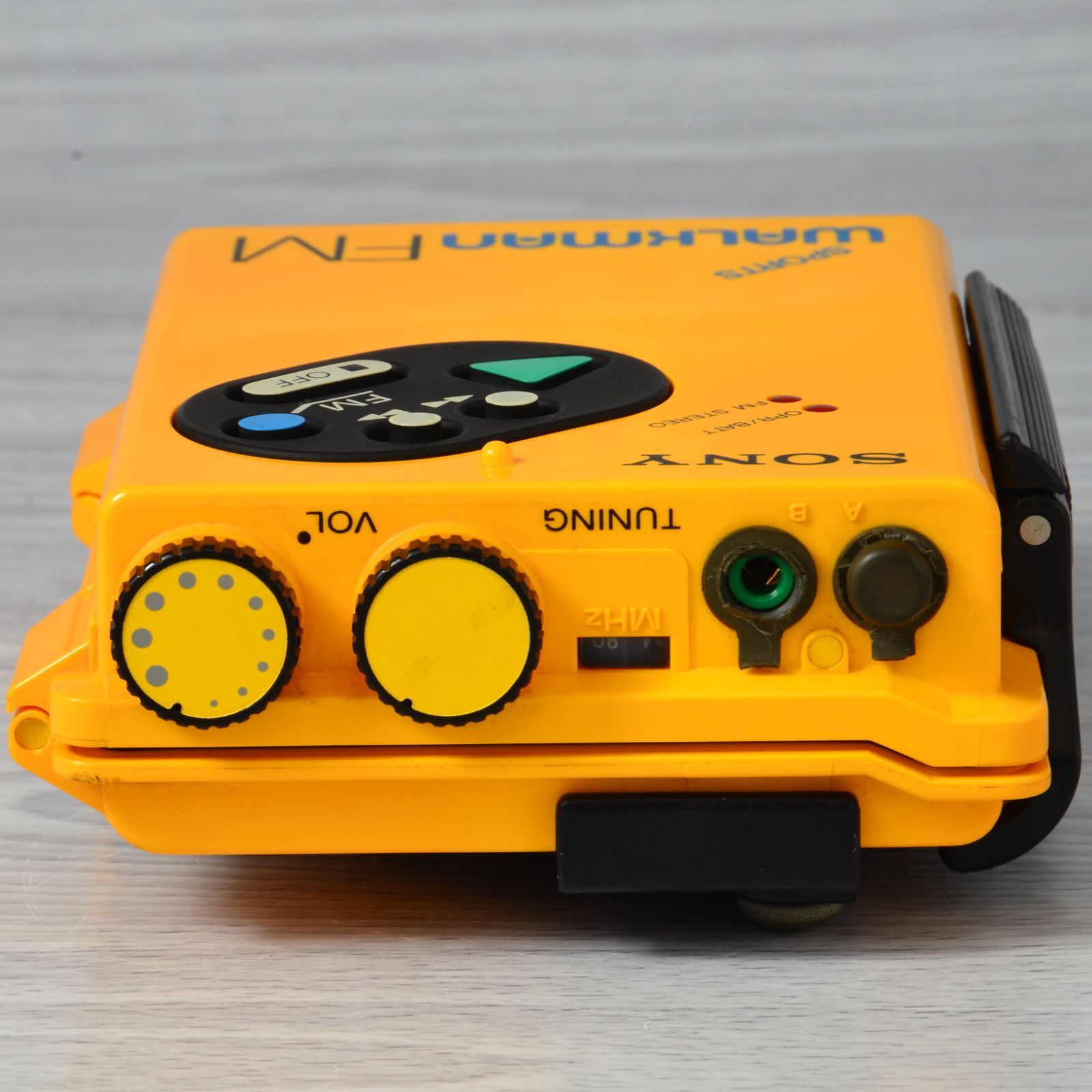 SONY WALKMAN WM-F5 スポーツウォークマン イエロー 整備済 TY403