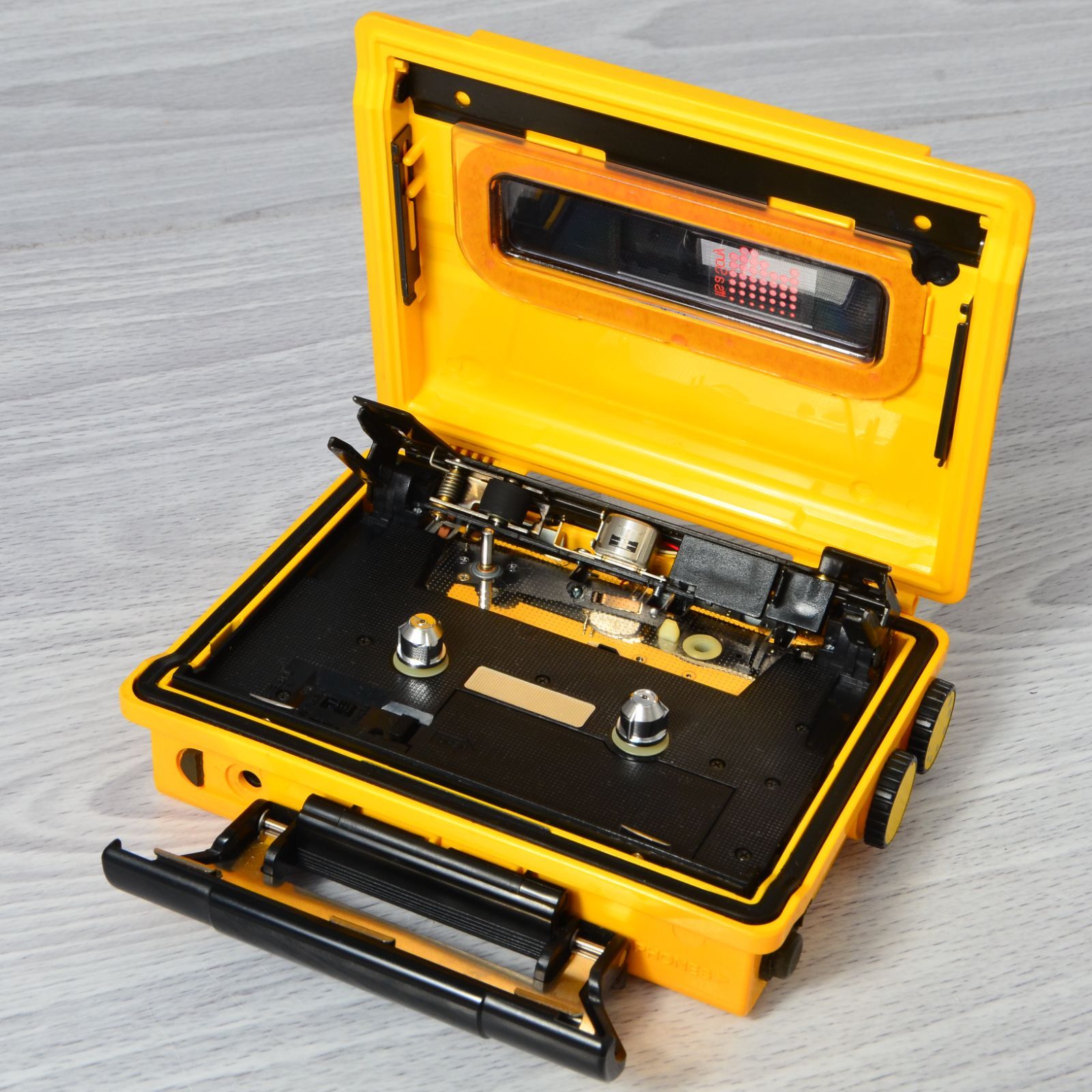 SONY WALKMAN WM-F5 スポーツウォークマン イエロー 整備済 TY403