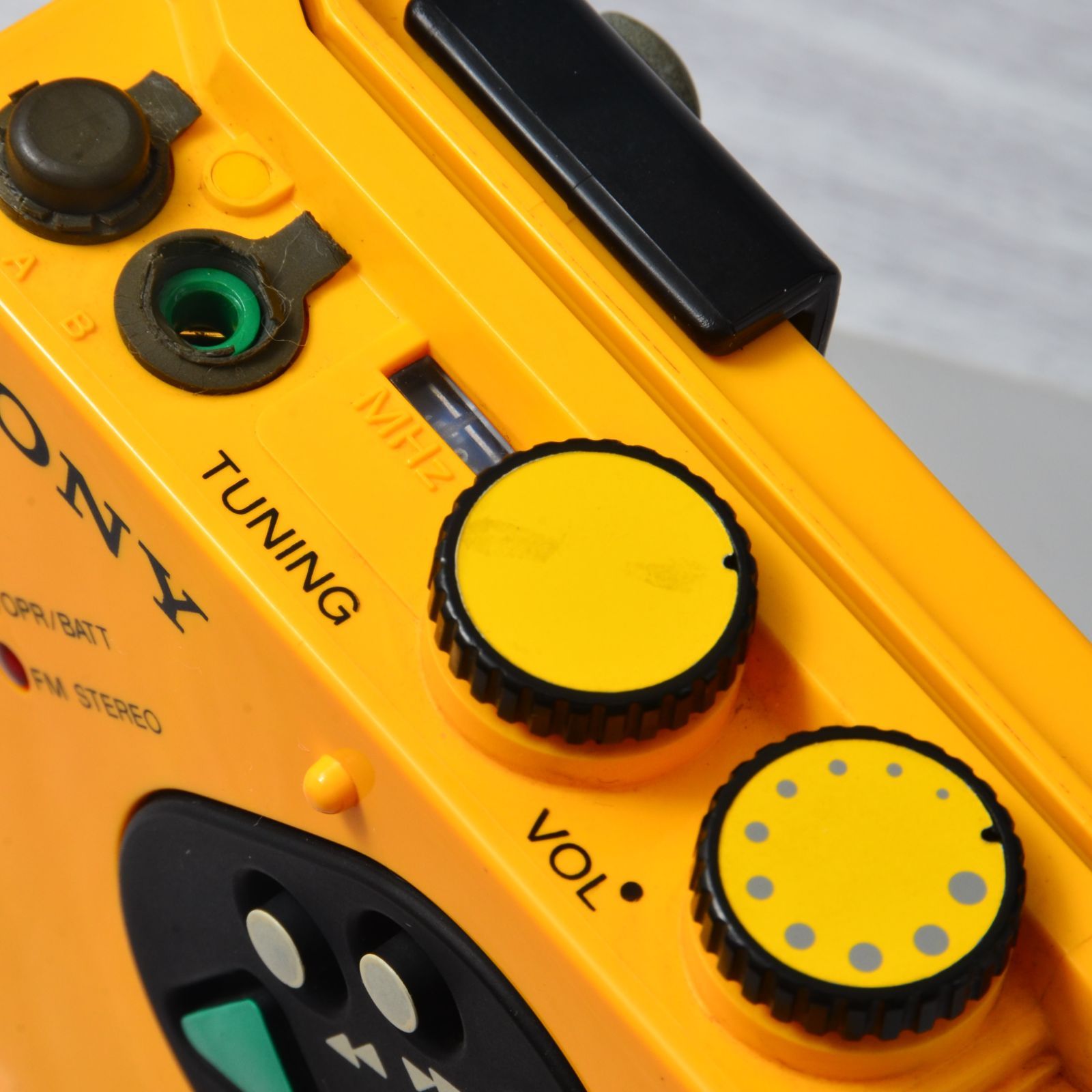 SONY WALKMAN WM-F5 スポーツウォークマン イエロー 整備済 TY403