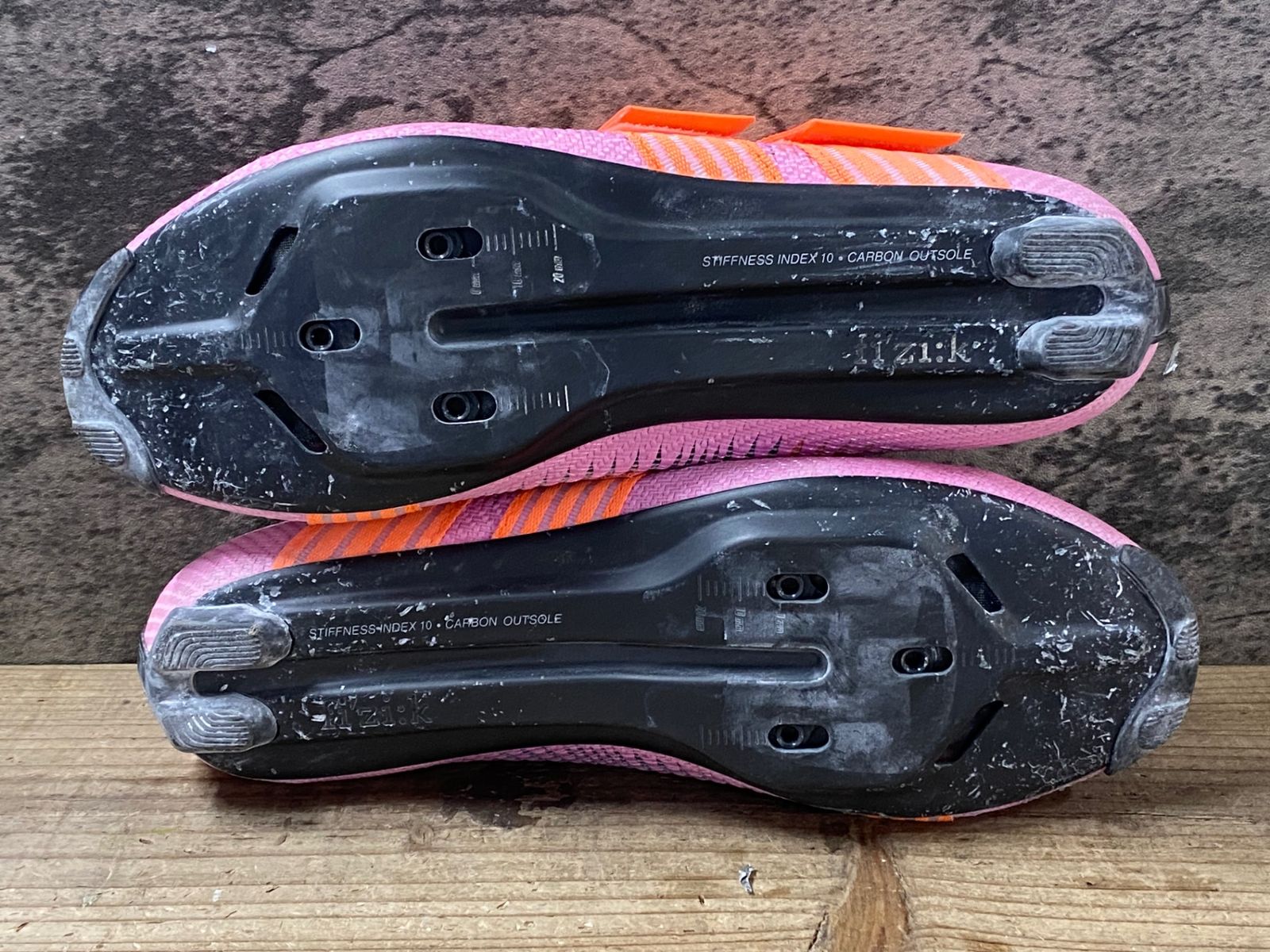 fizik フィジーク テンポ ブラックピンク サイクル シューズ 23cm 箱 JS465 フィジーク fizik テンポ VENTO POWERSTRAP AEROWEAVE CARBON